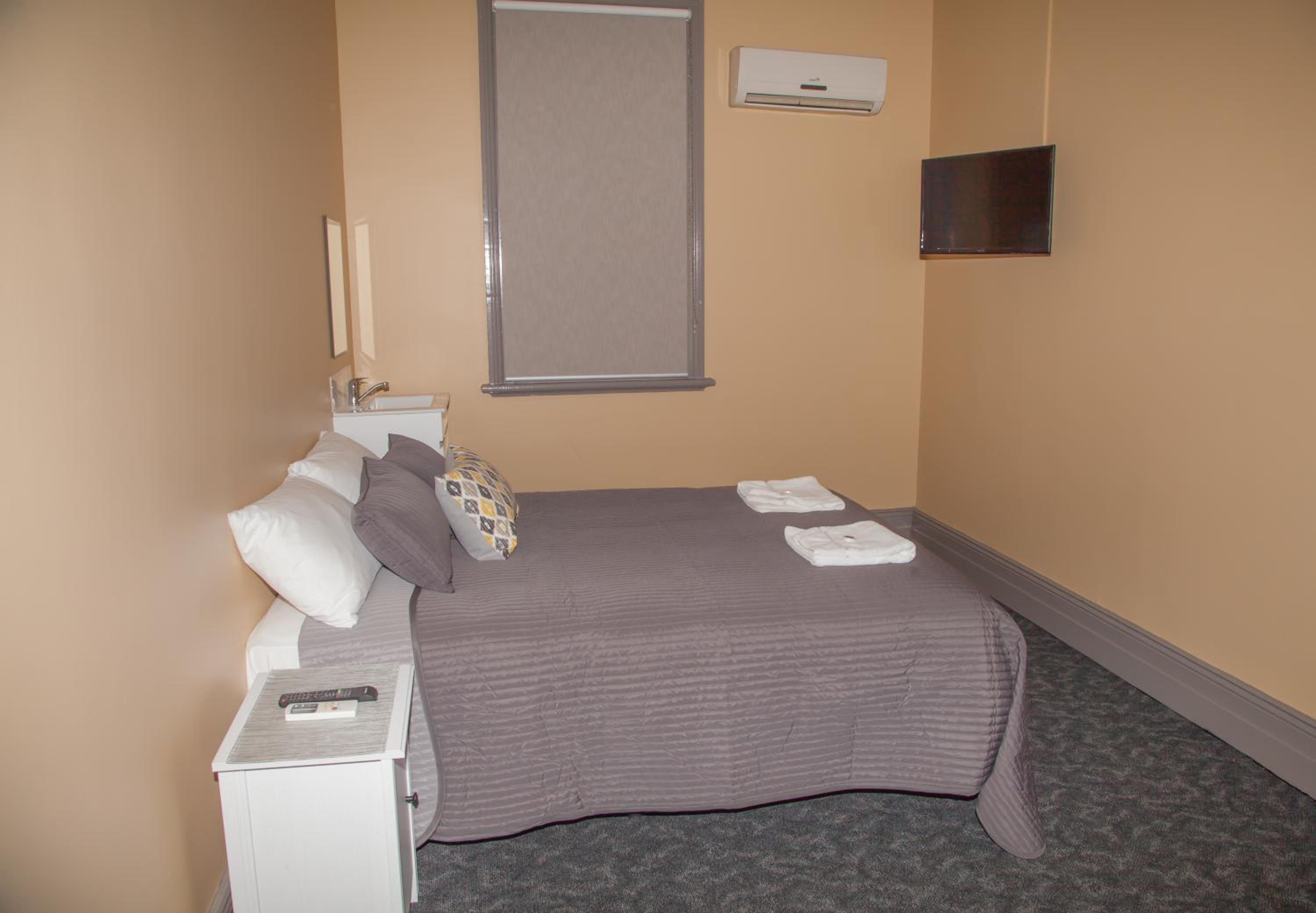 Double Room - Shared Bathroom