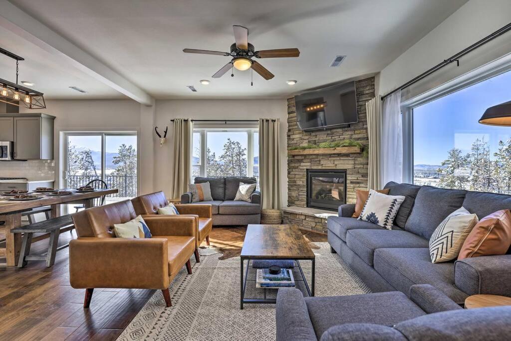 Six-Bedroom House photo 1