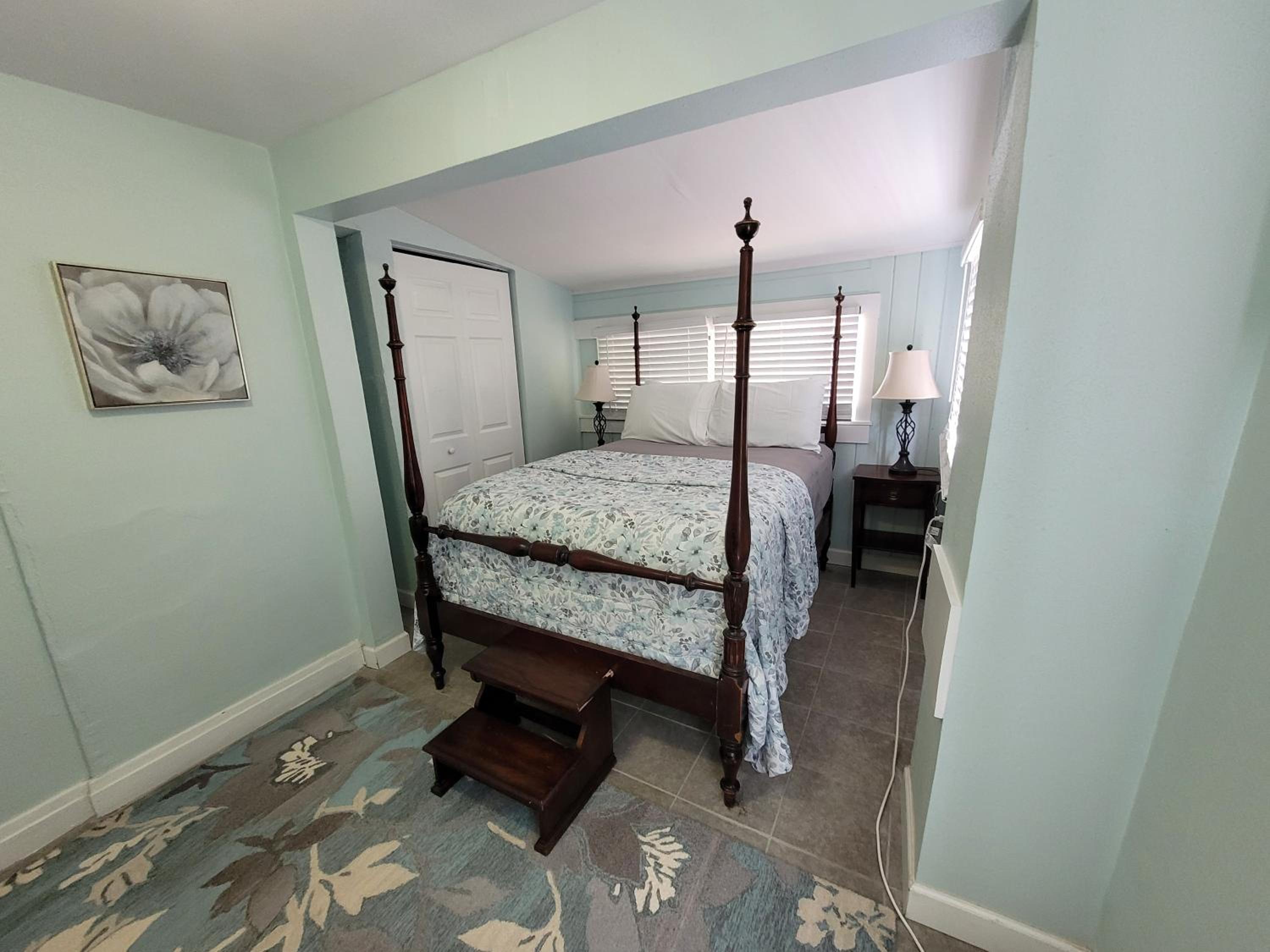 Two-Bedroom Apartment - Photo 17