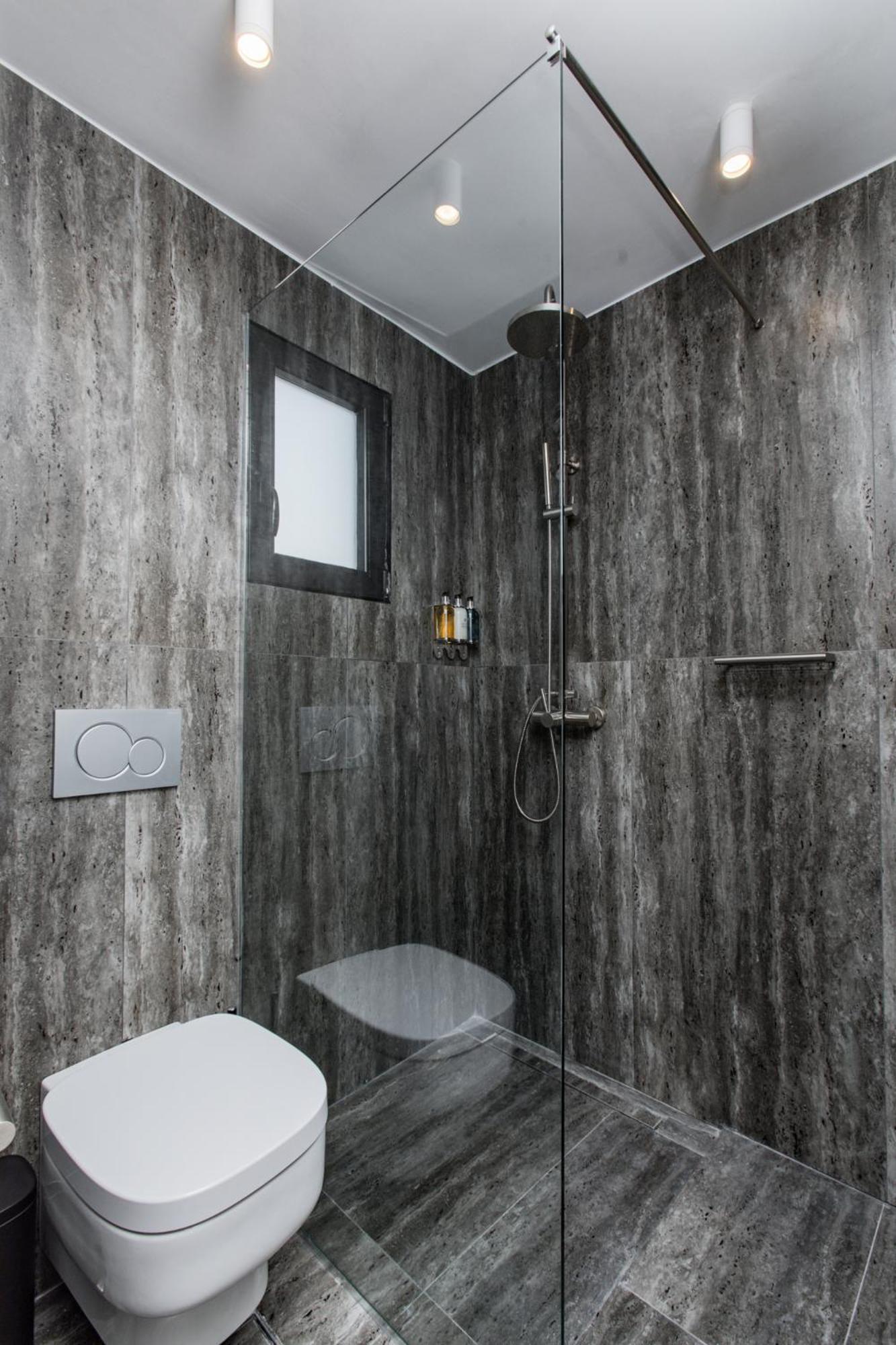Double Room with Balcony - Photo 5