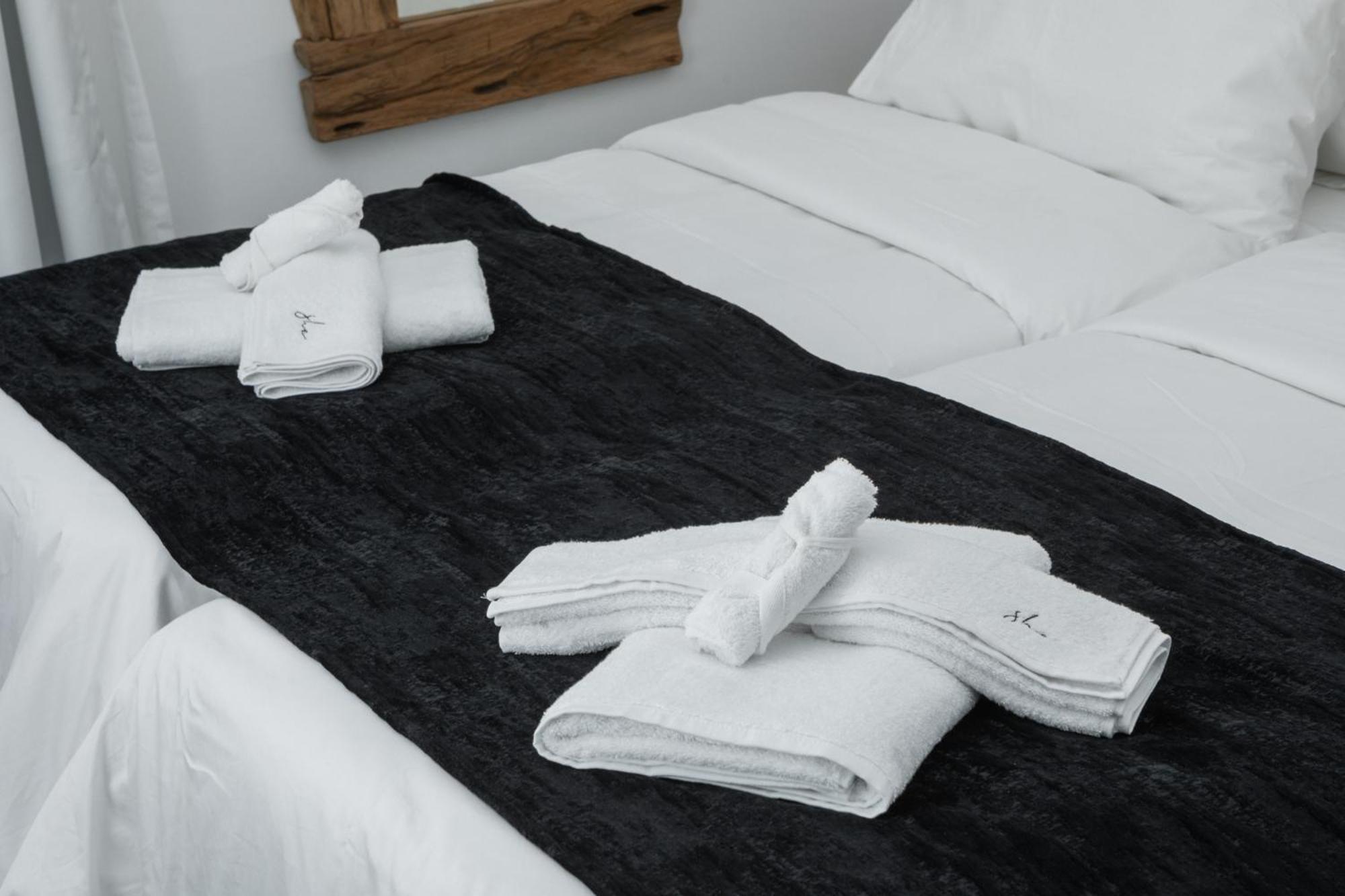 Double Room with Balcony - Photo 13