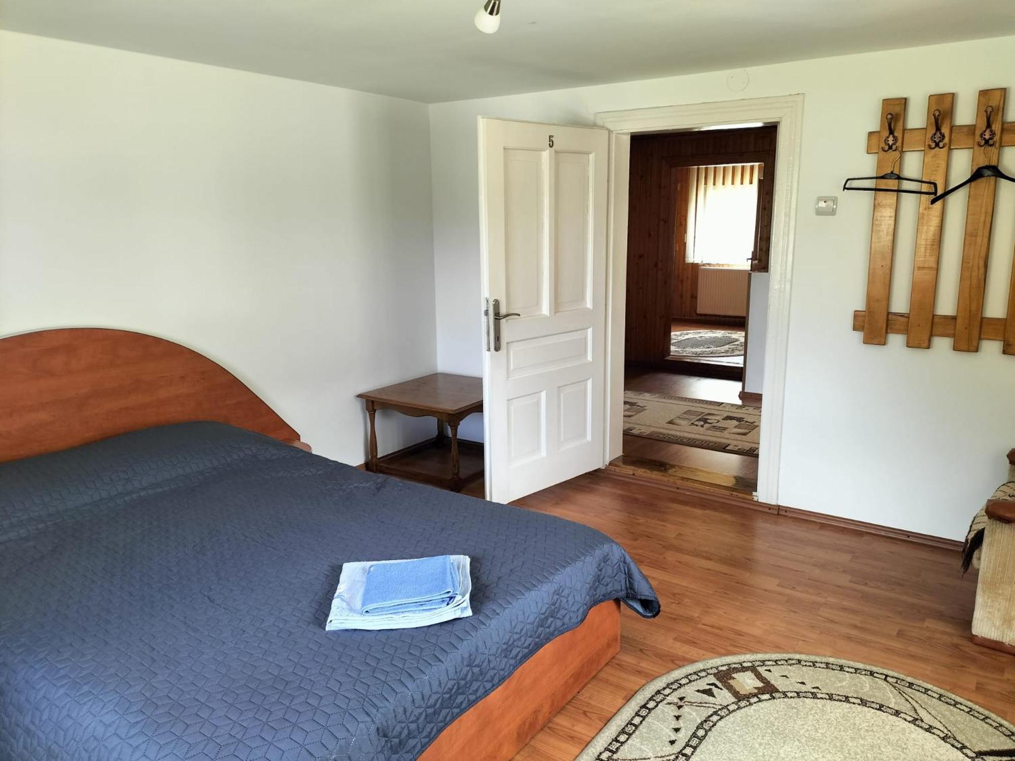 Six-Bedroom House - Photo 21