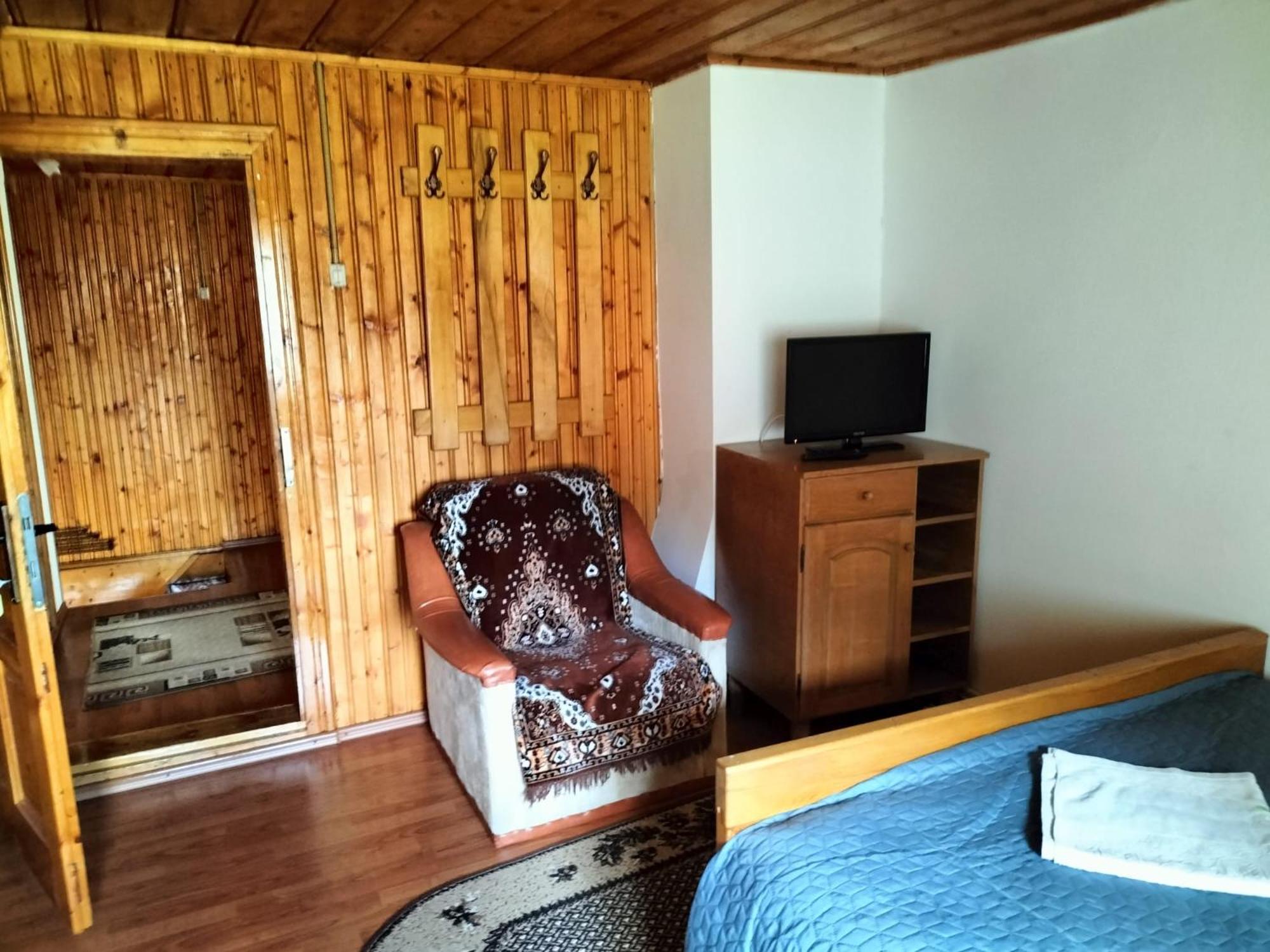 Six-Bedroom House - Photo 22