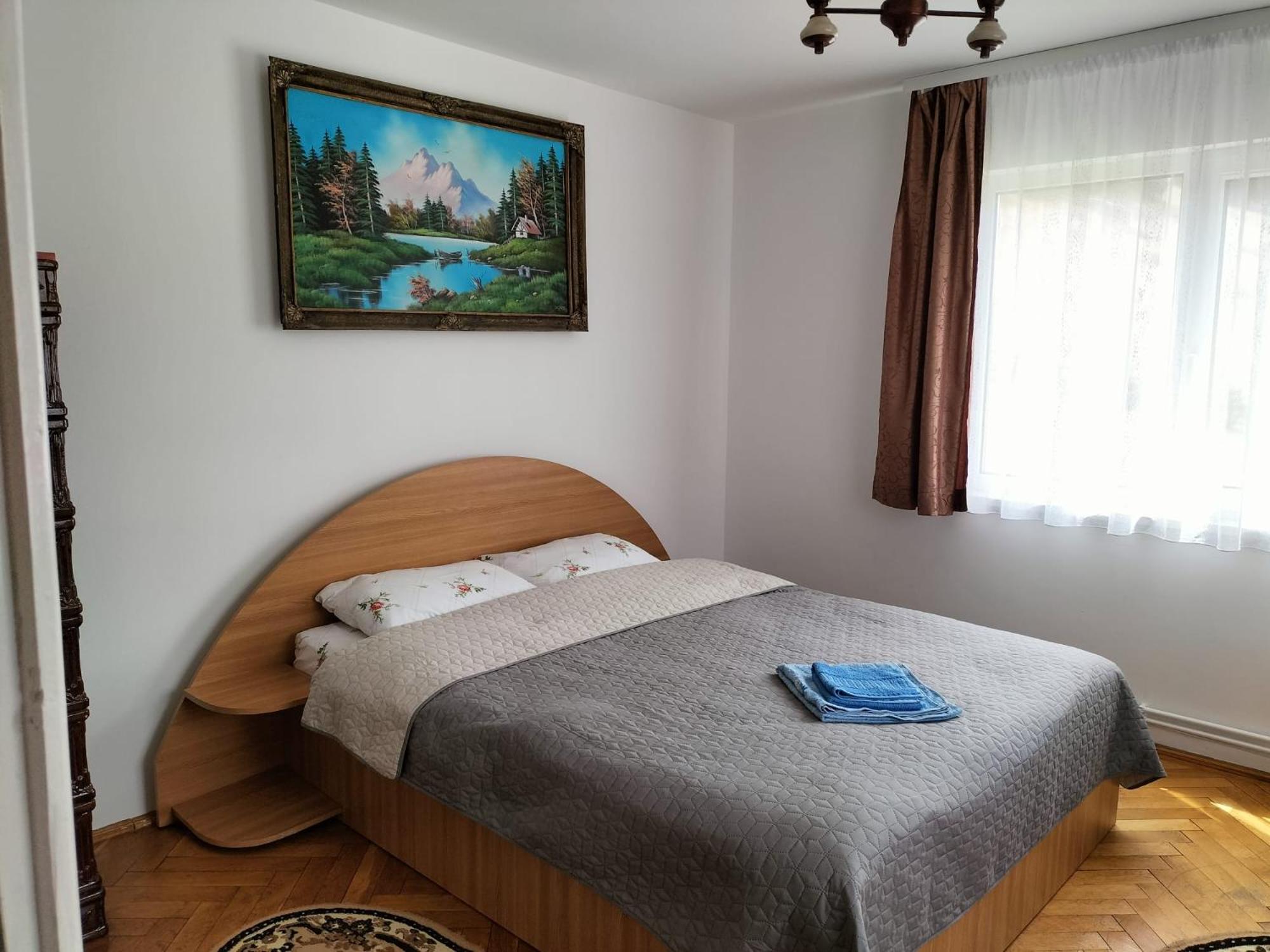 Six-Bedroom House - Photo 23