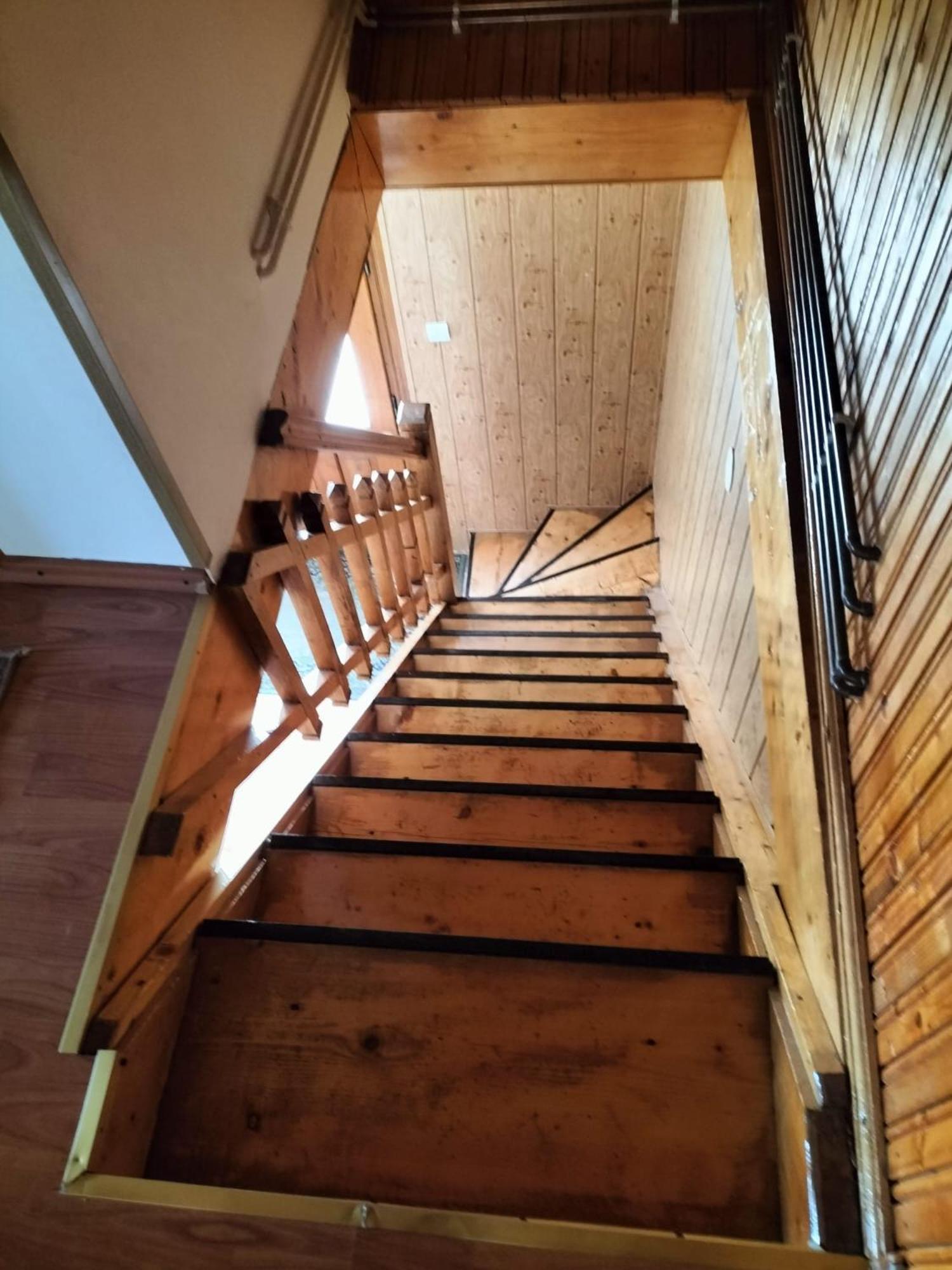 Six-Bedroom House - Photo 24