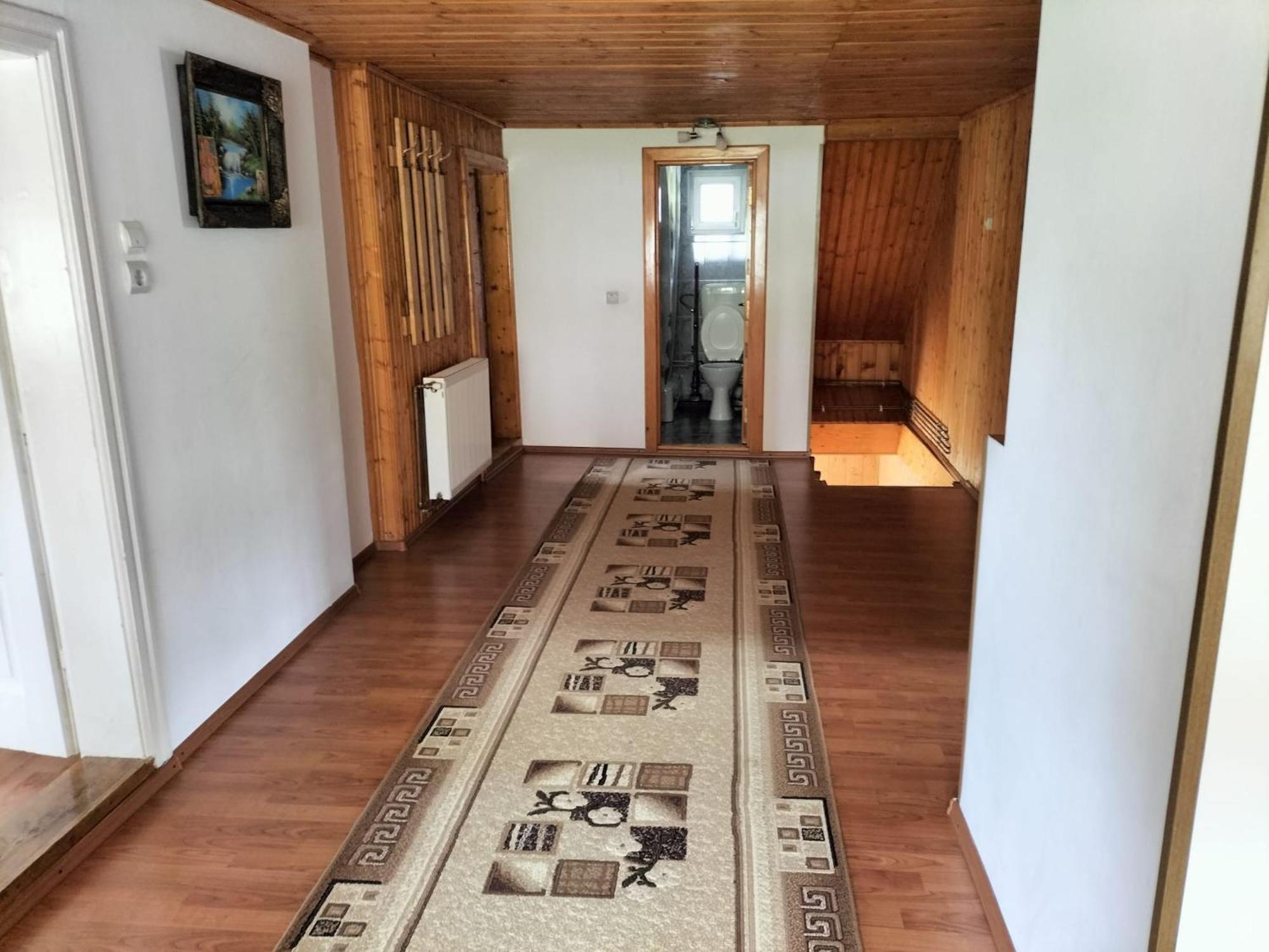 Six-Bedroom House - Photo 32