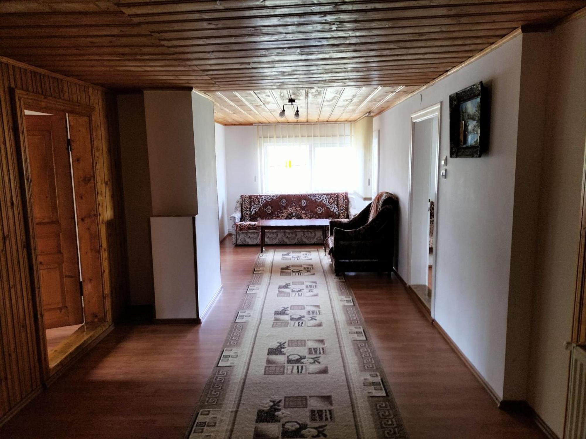 Six-Bedroom House - Photo 37