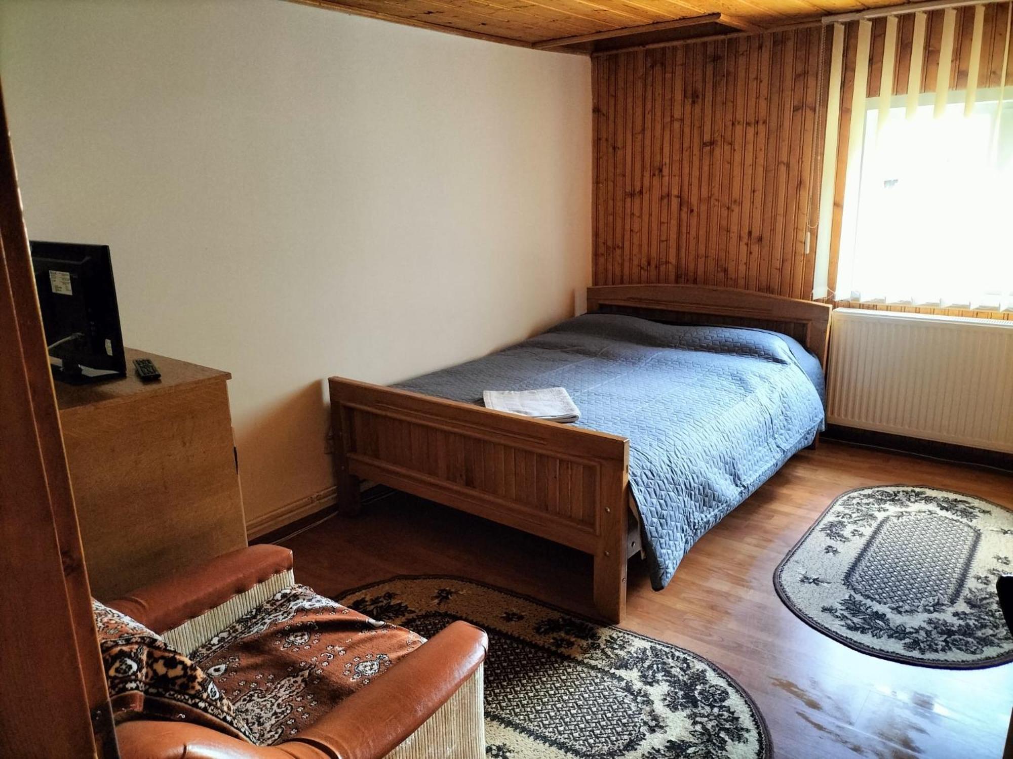Six-Bedroom House - Photo 38