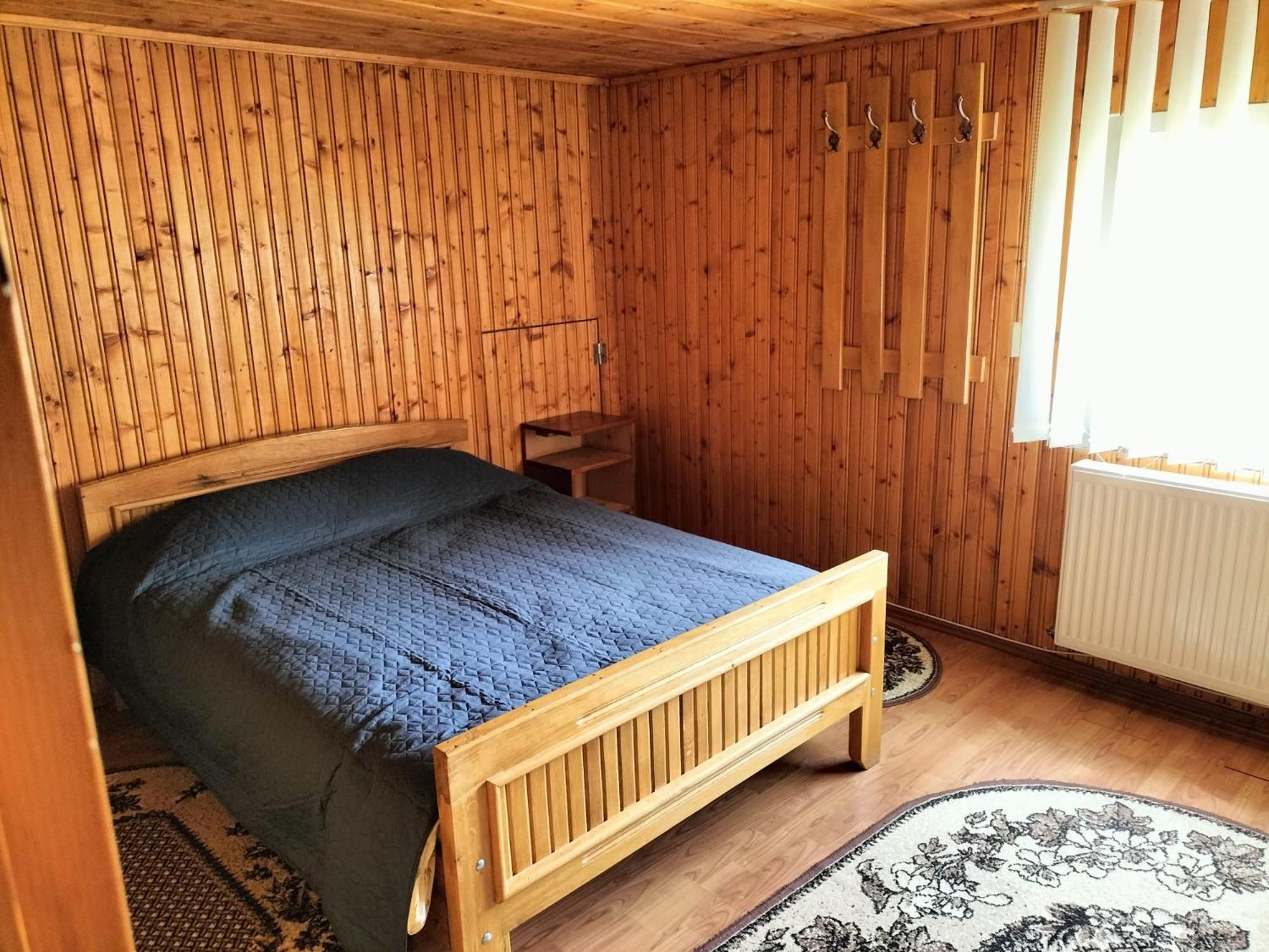 Six-Bedroom House - Photo 39