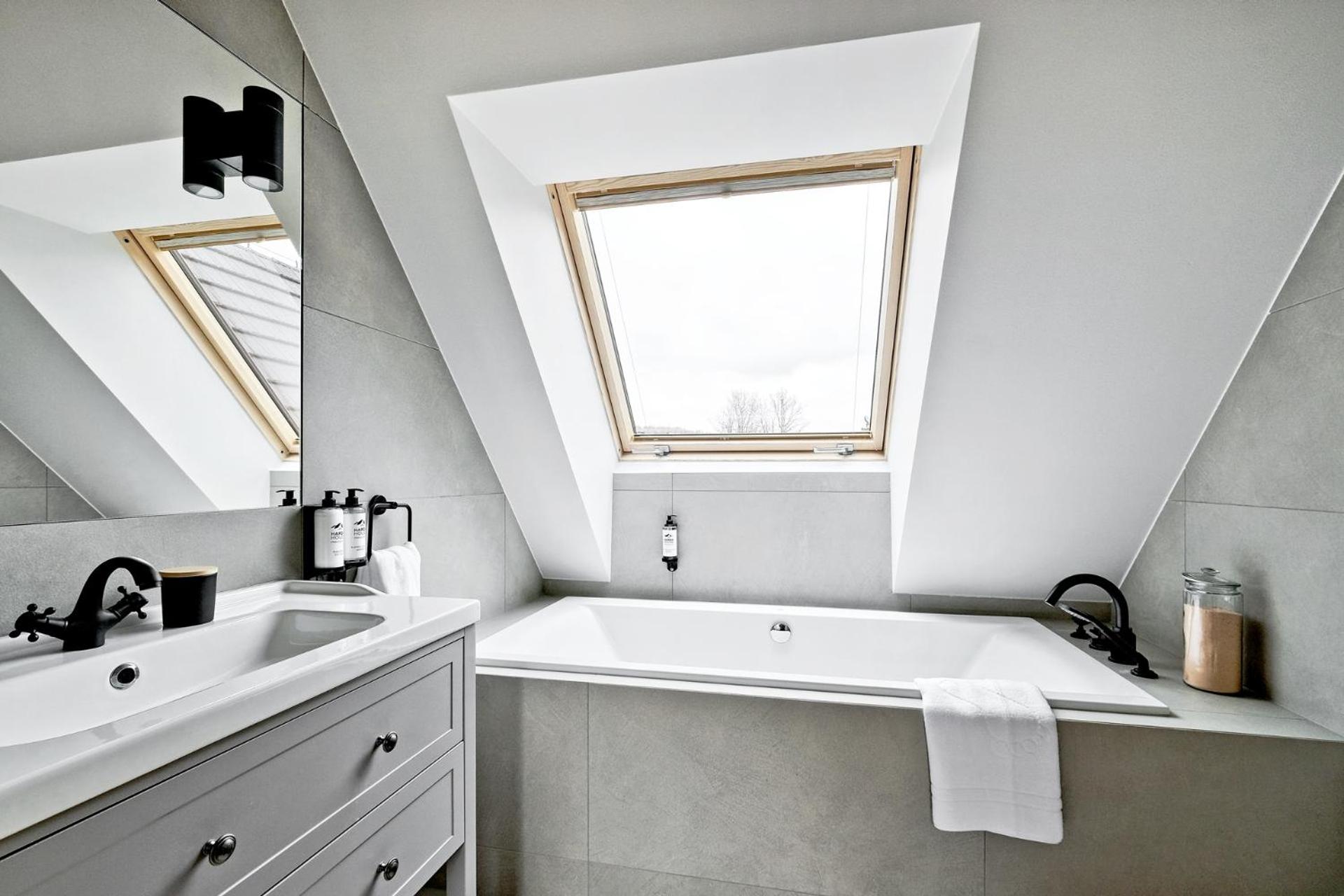 Apartment (2 Adults) - Attic