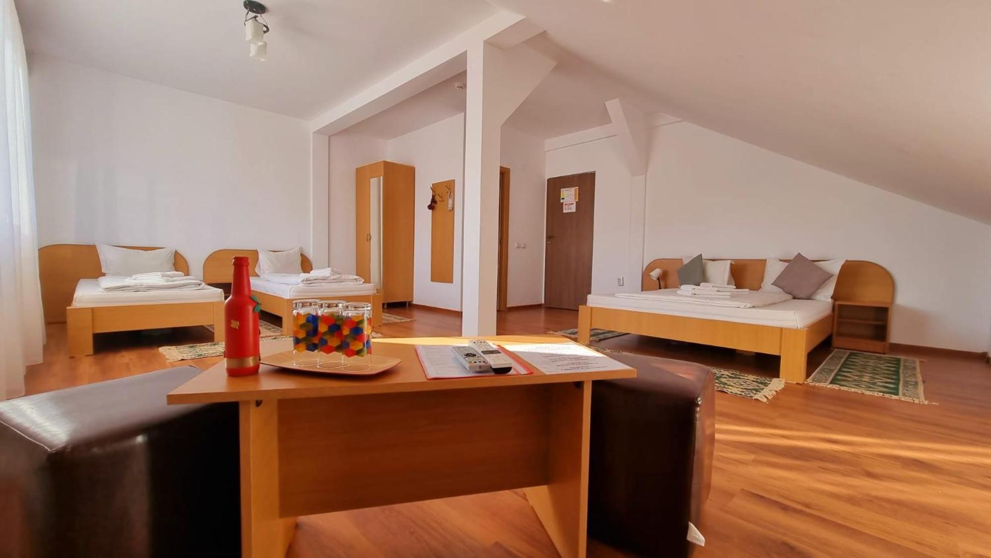 Quadruple Room with Private Bathroom - Photo 1