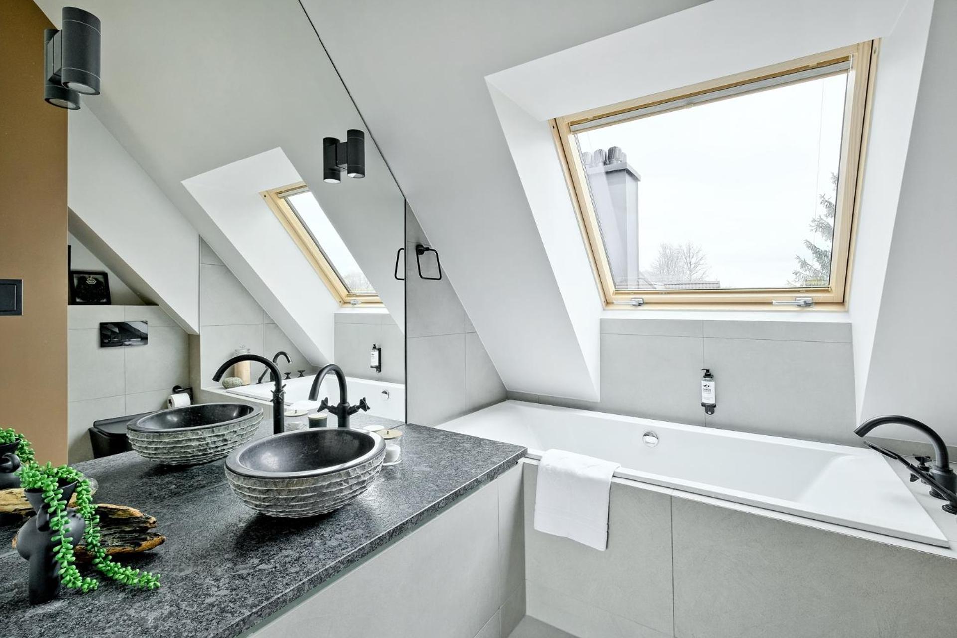 Apartment (3 Adults) - Attic