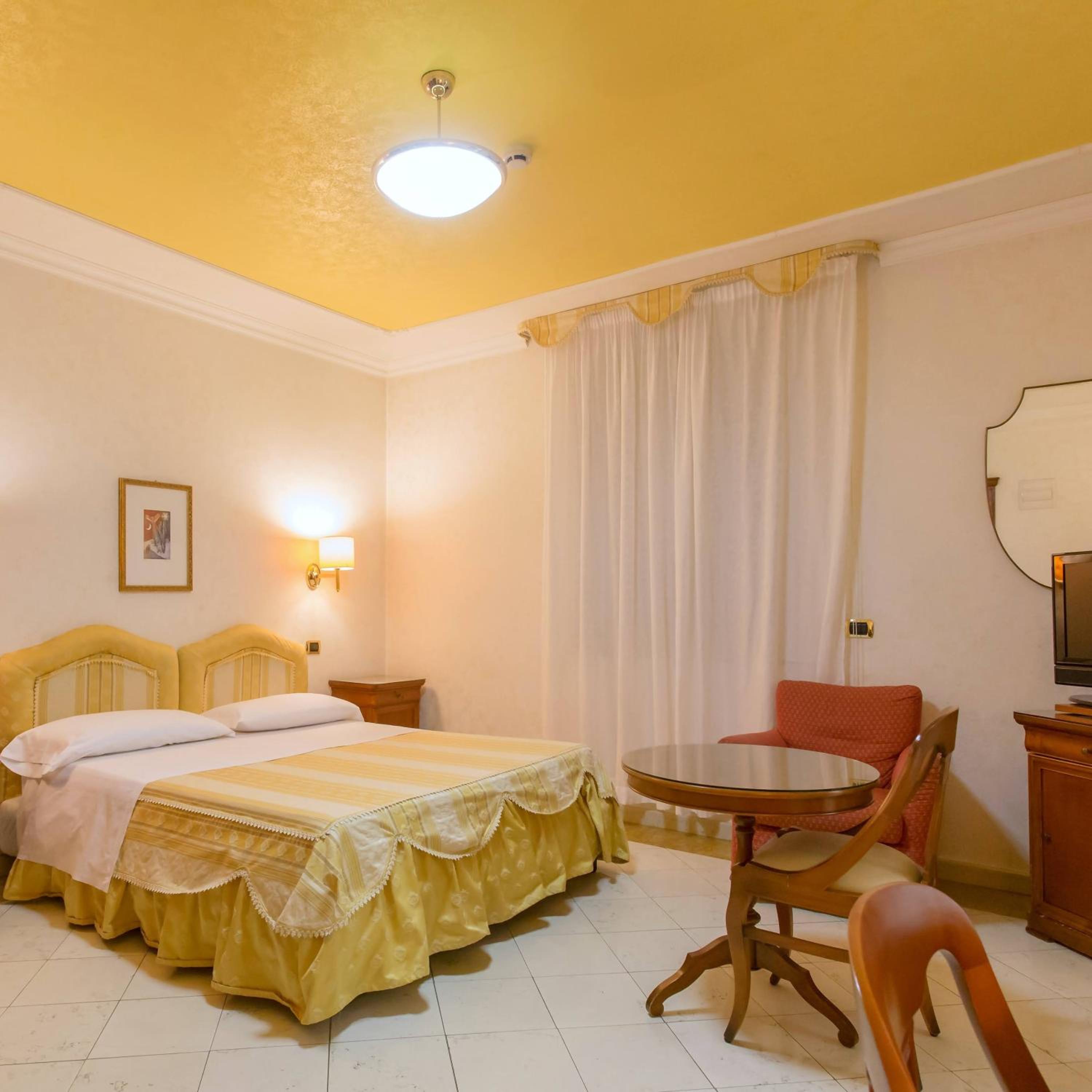 Classic Double or Twin Room - Photo 2