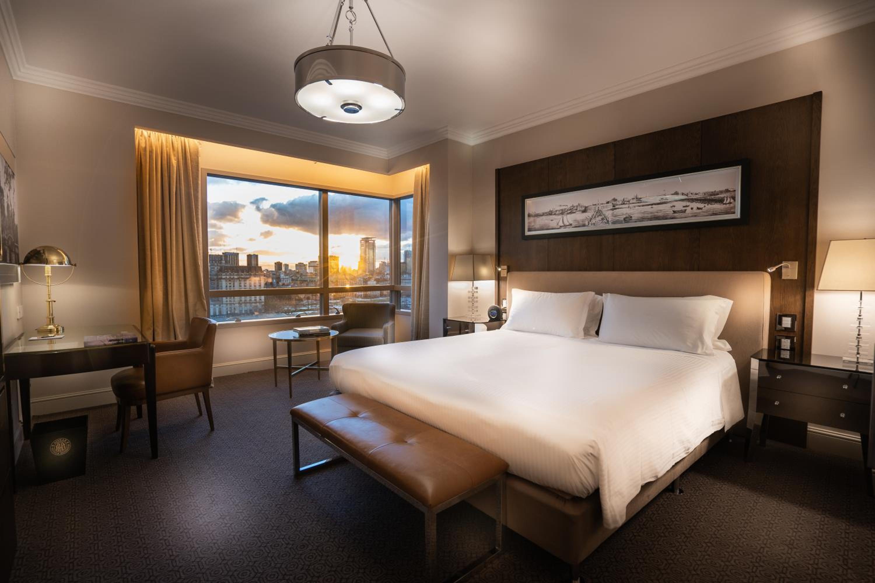 Deluxe Double or Twin Room with City View thumbnail 5
