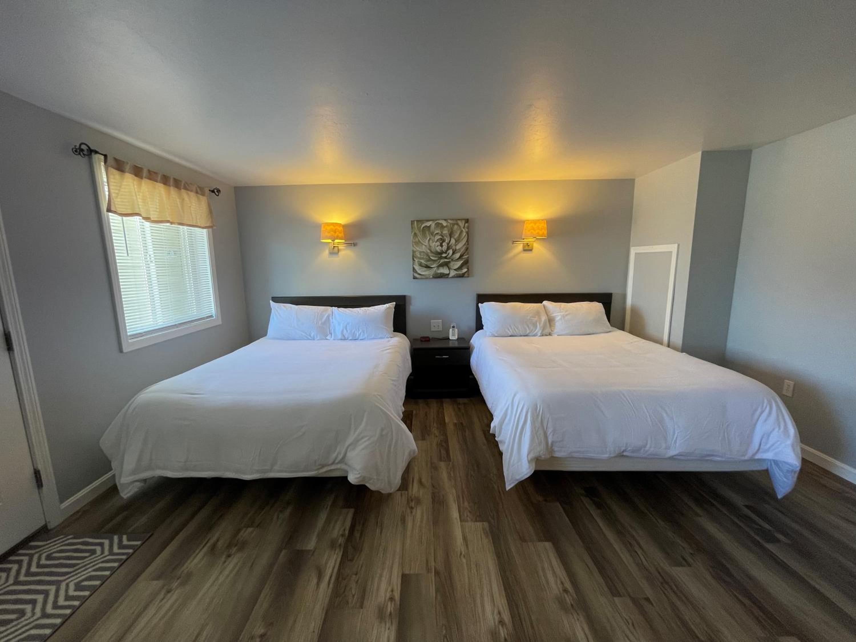 Standard Queen Room With Two Queen Beds photo 1