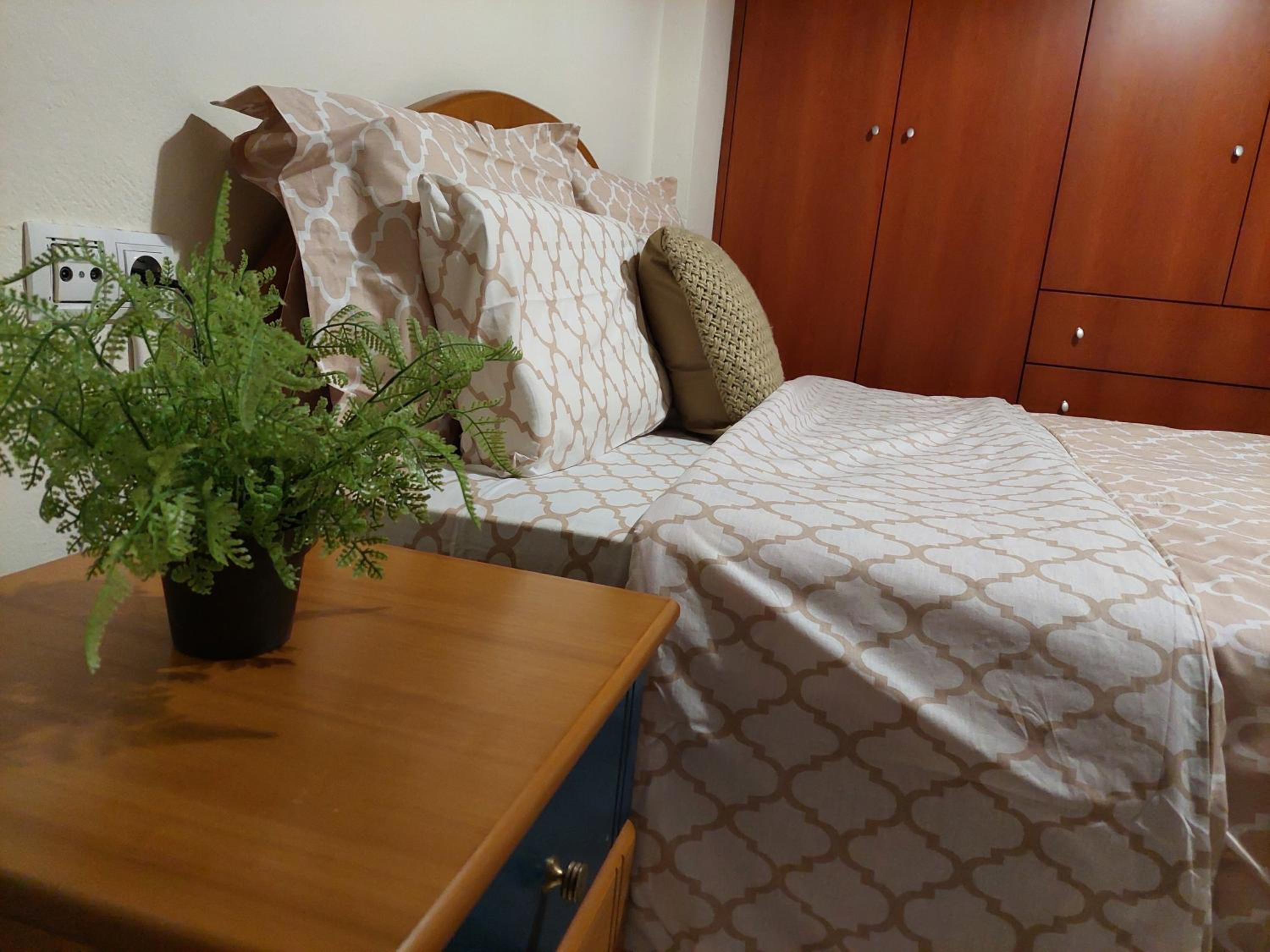 One-Bedroom Apartment photo 1
