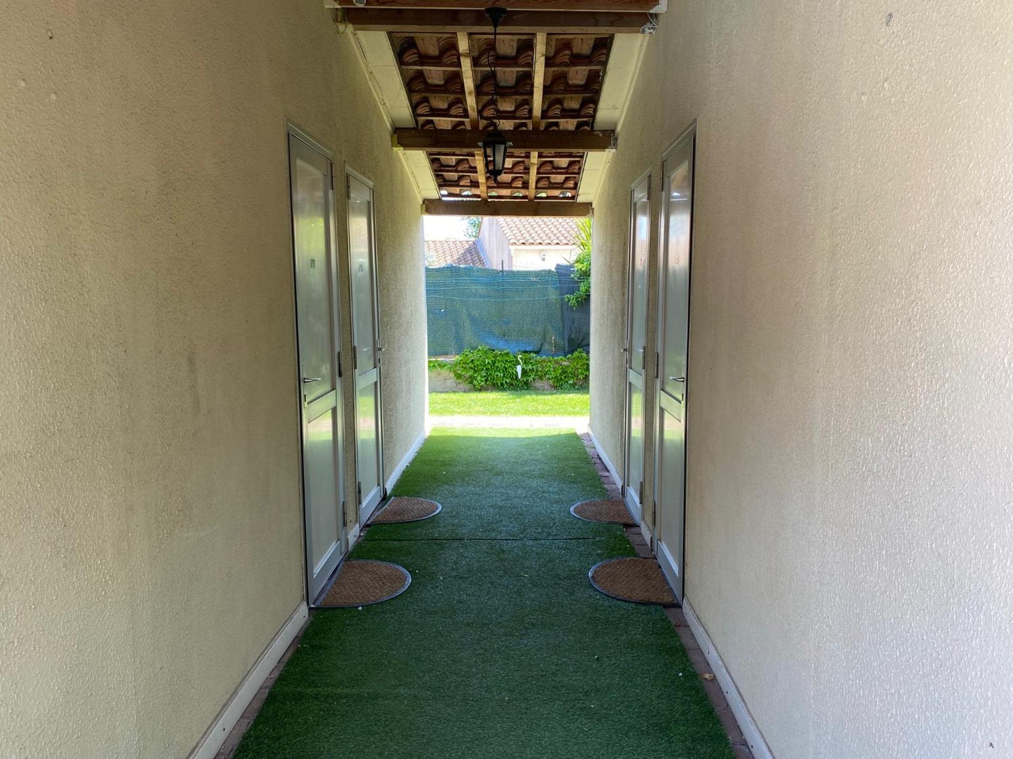 Small Double Room with Garden View - Photo 9