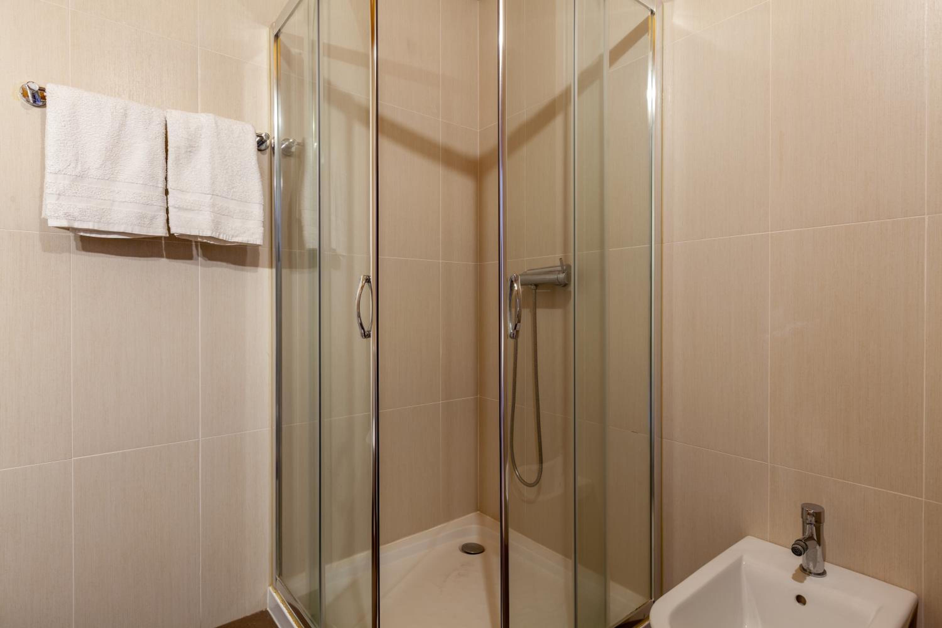 Double Room - Photo 4