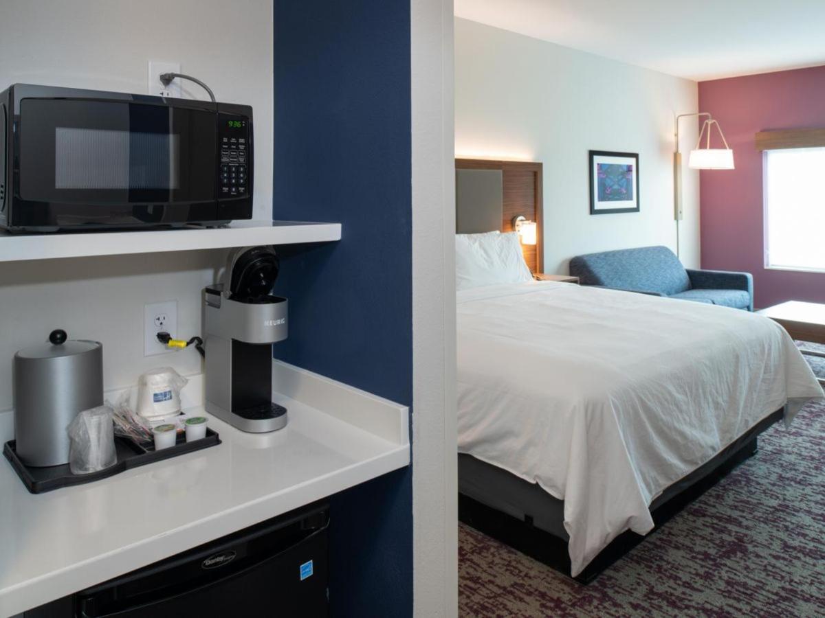 King Suite - Non-Smoking - Photo 1