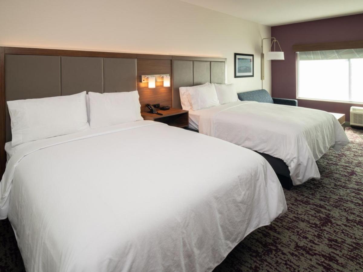 Suite with Two Queen Beds - Photo 1