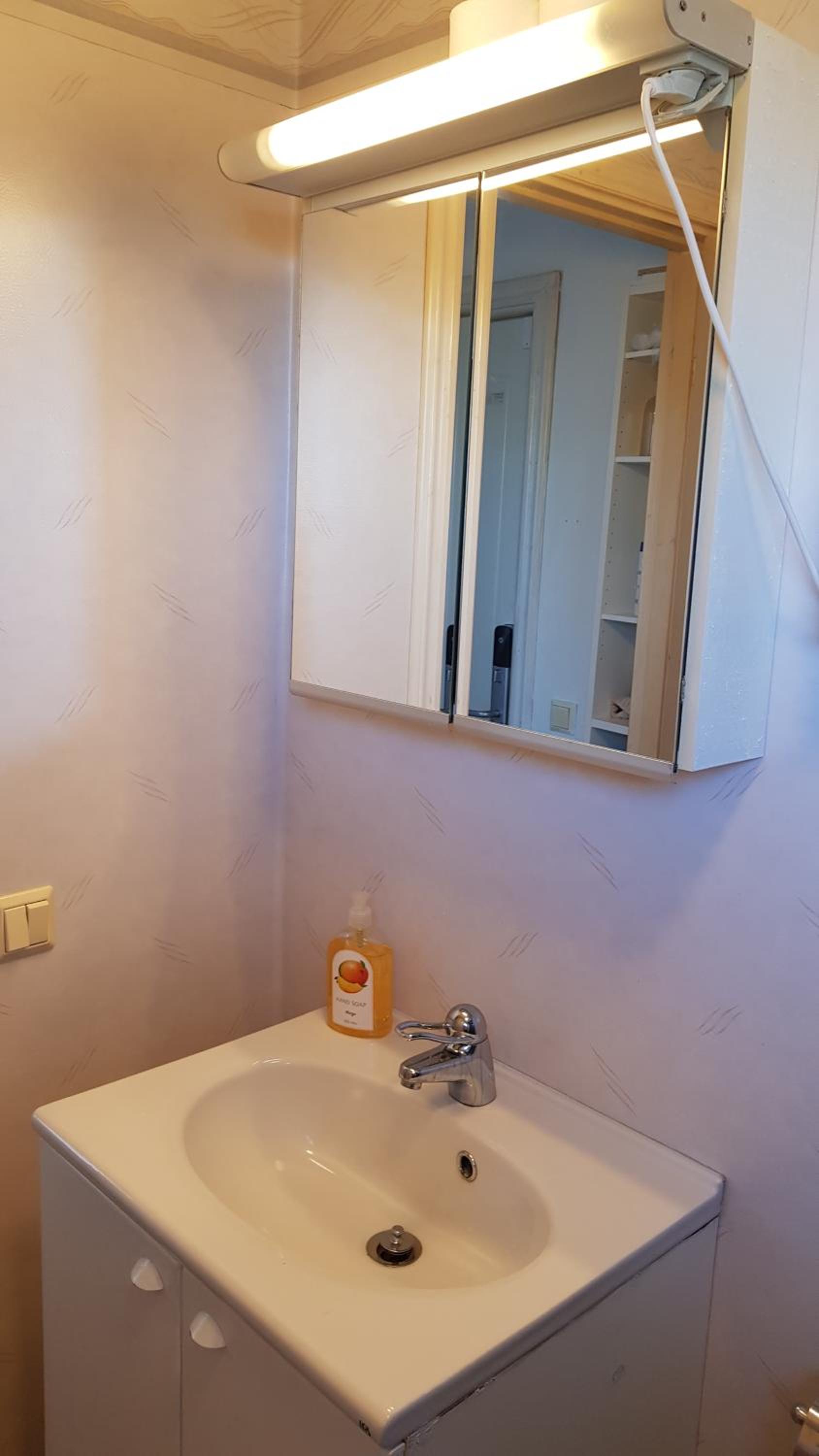 Two-Bedroom House - Photo 8