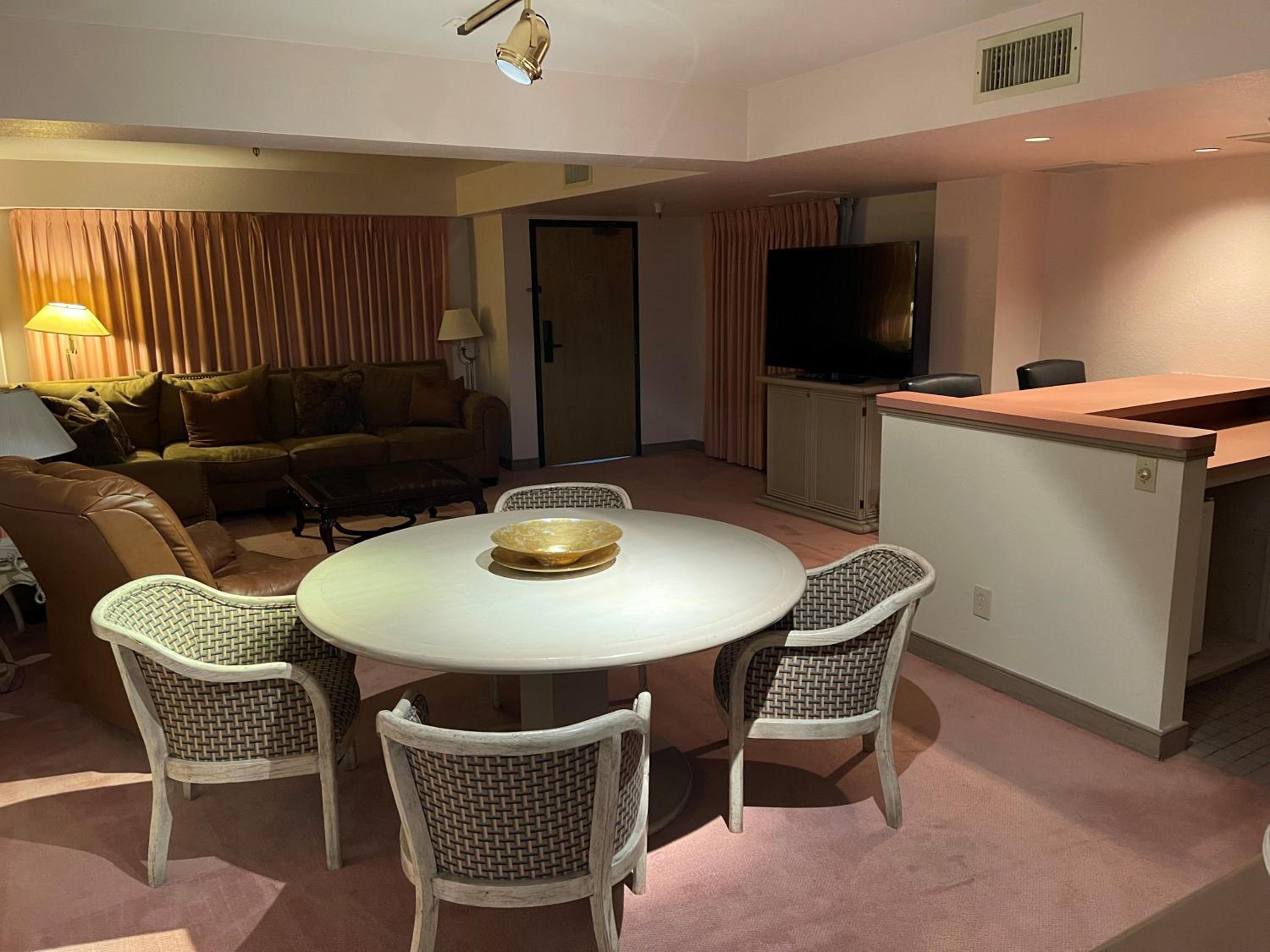 One-Bedroom King Suite - Non-Smoking - Photo 1