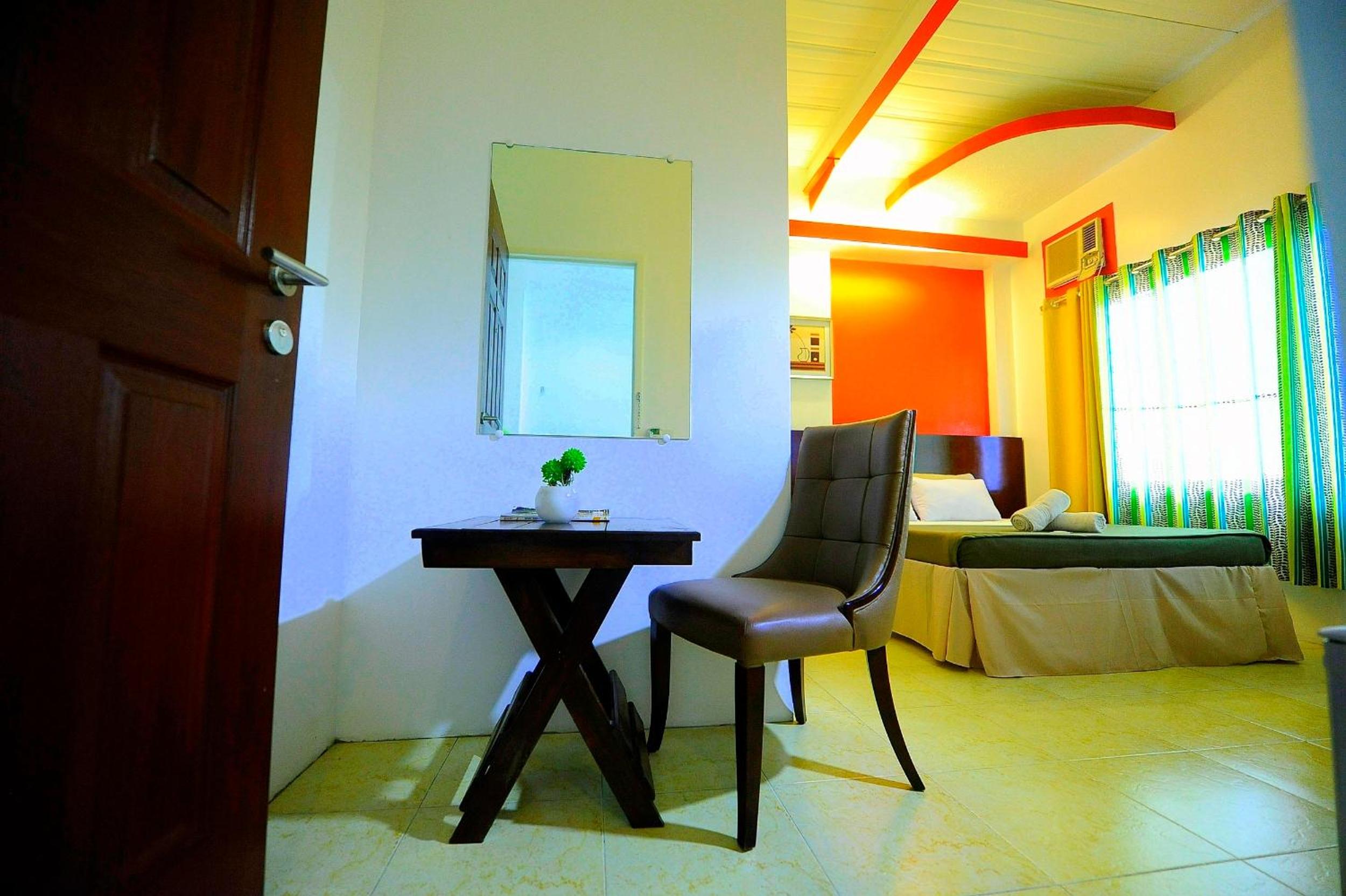 Deluxe Queen Room - Photo 5