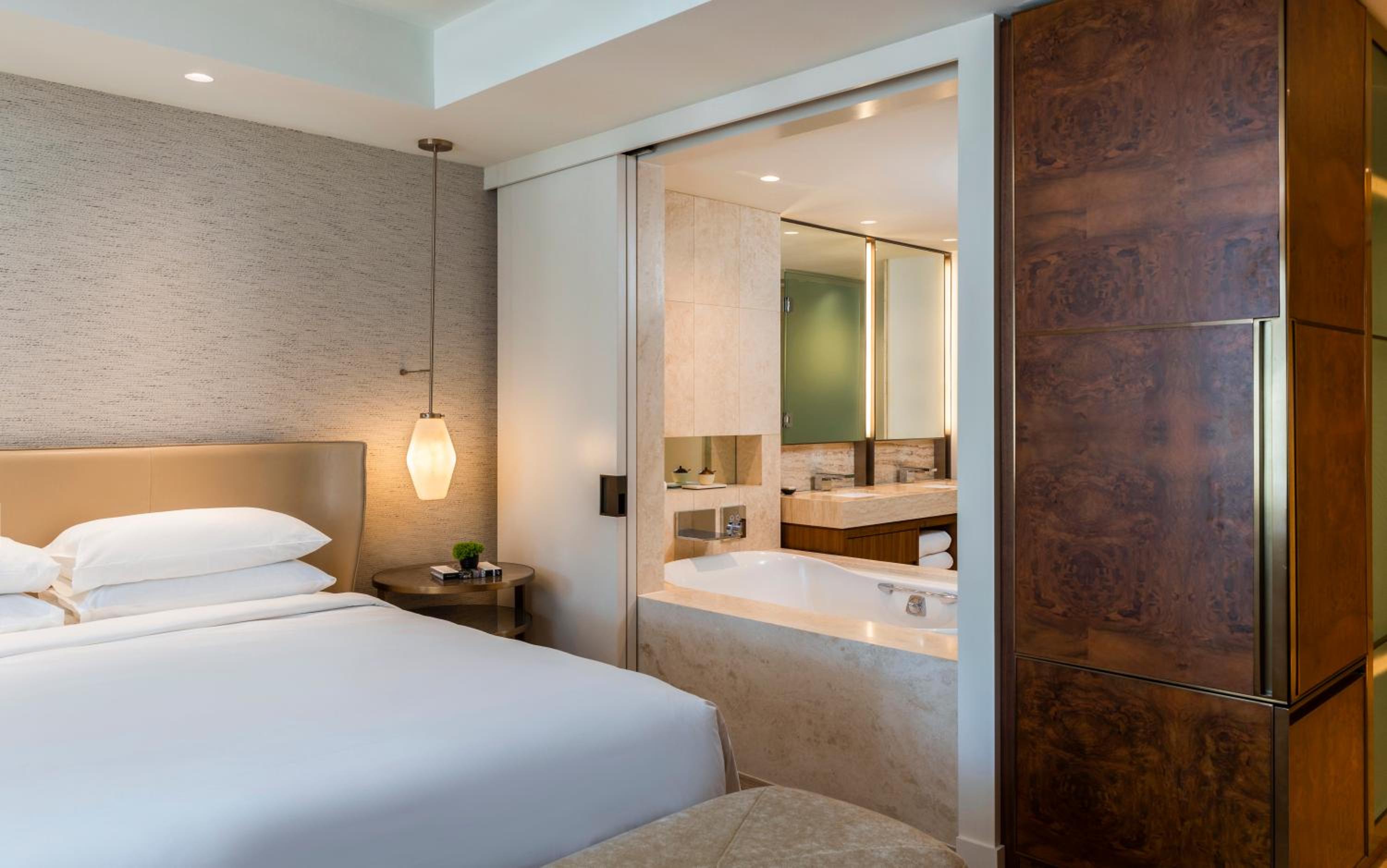 King Room with Tower View - Photo 5