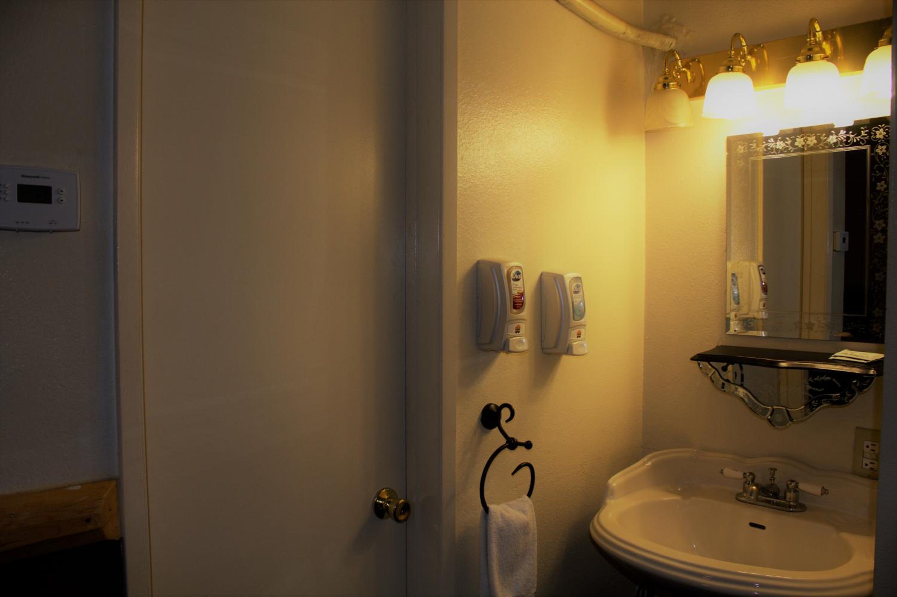 Standard Double Room - Photo 4