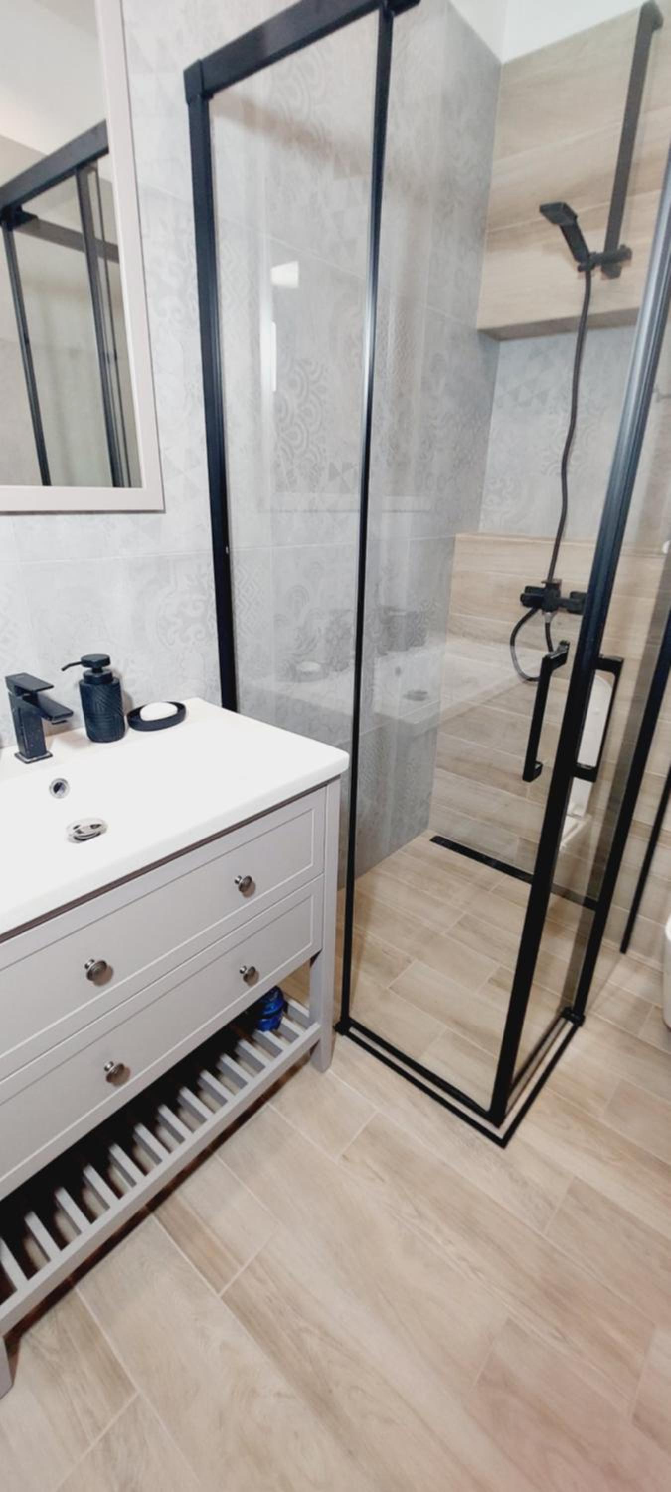 Two-Bedroom Apartment - Photo 2