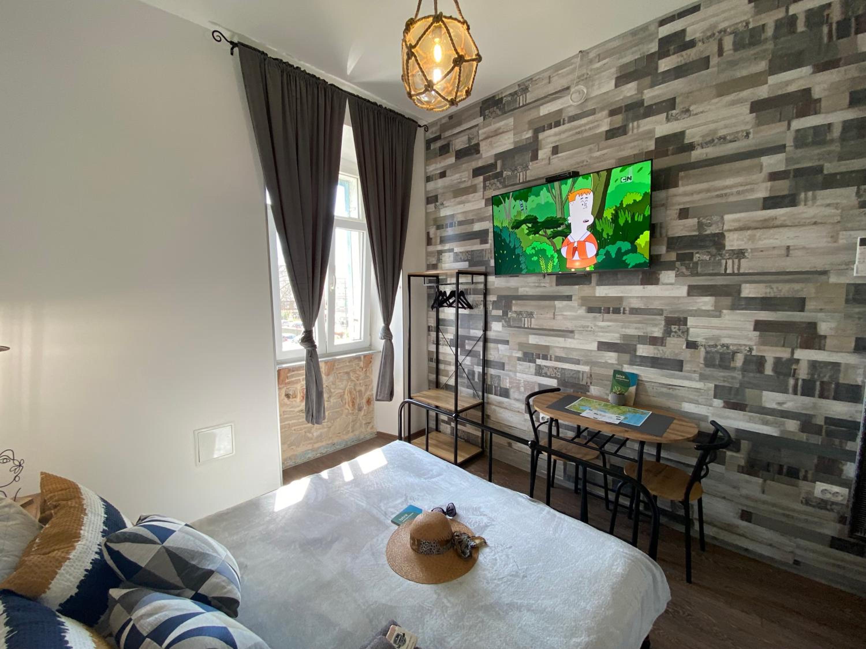 One-Bedroom Apartment - Photo 10