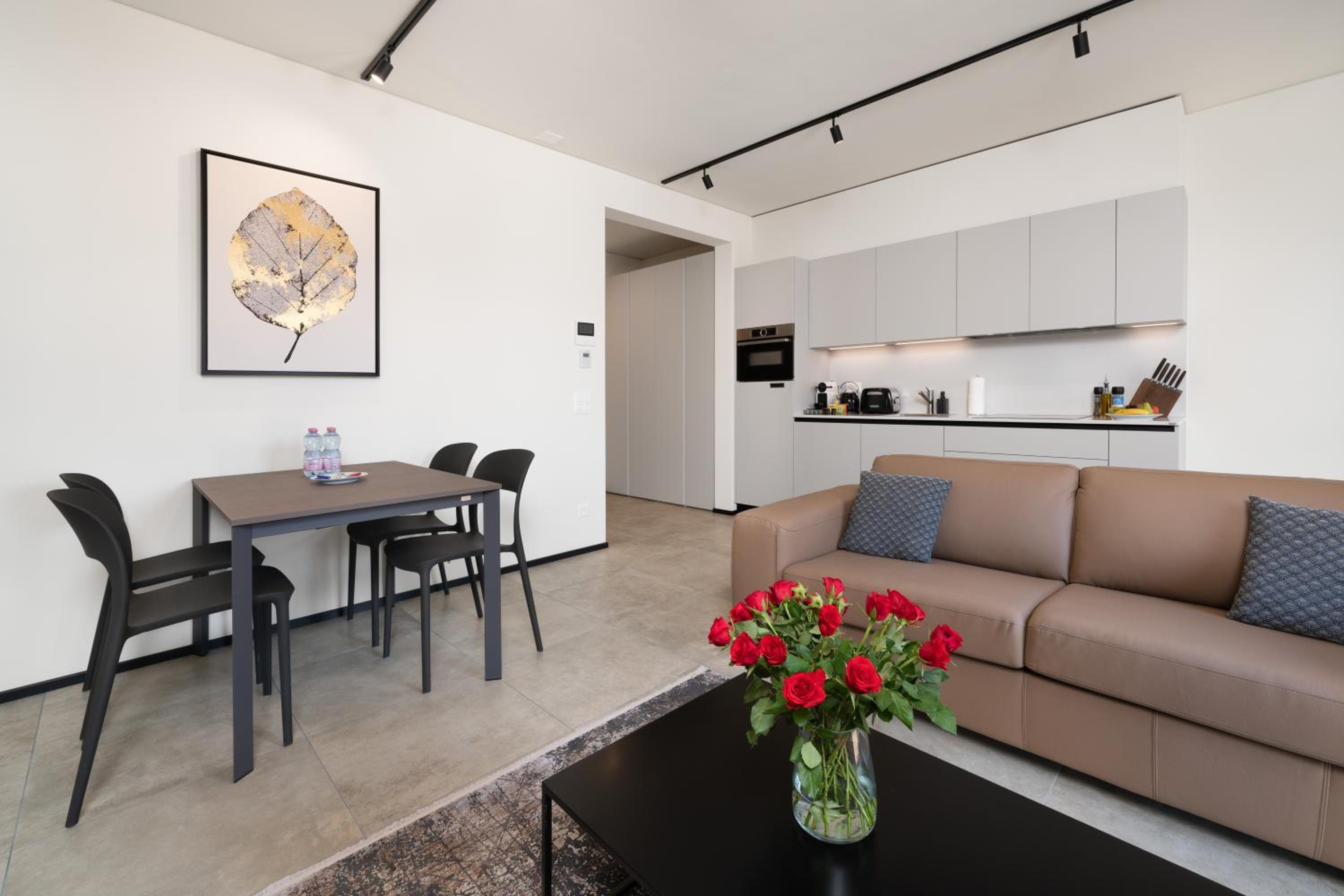 Apartment with Balcony photo 3