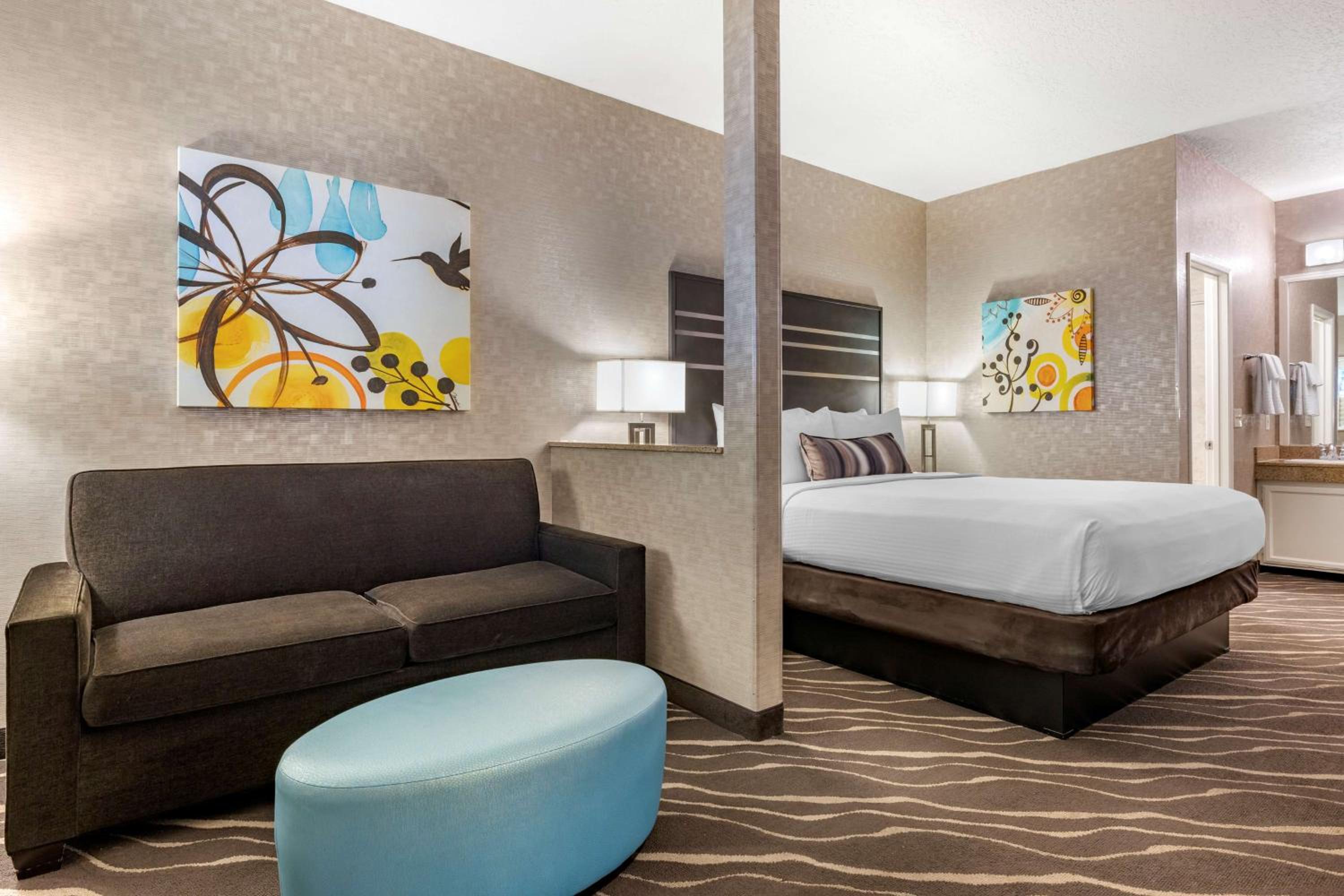 King Room with Sofa Bed - Non-Smoking - Photo 3