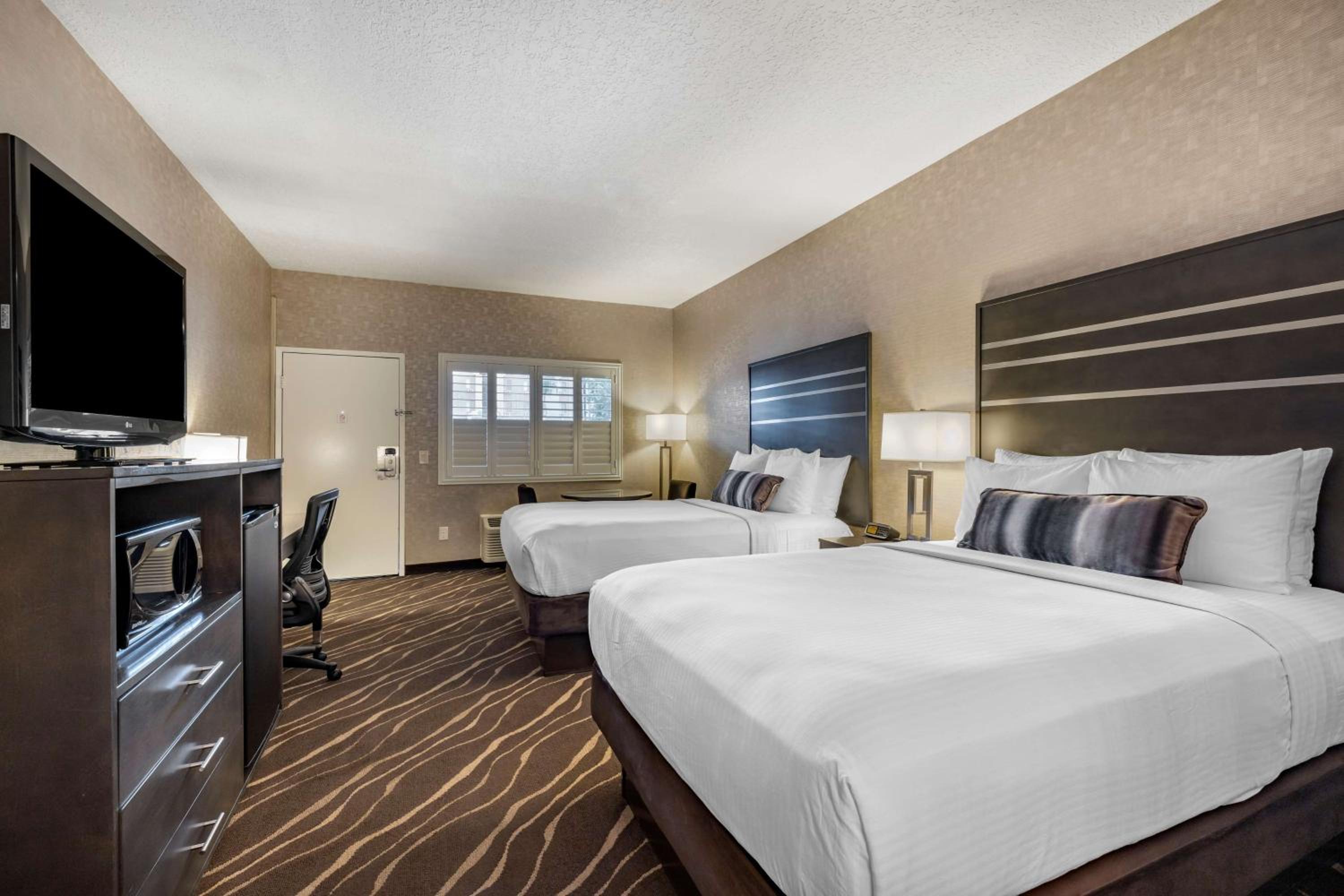 Double Room with Two Double Beds - Photo 4