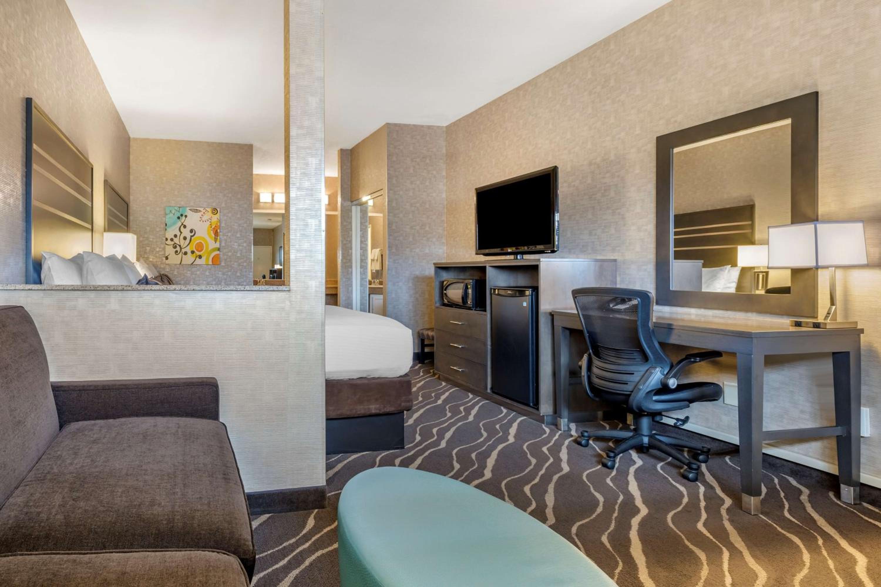 Mini Suite with Two Queen Beds and Sofa Bed - Non-Smoking - Photo 1