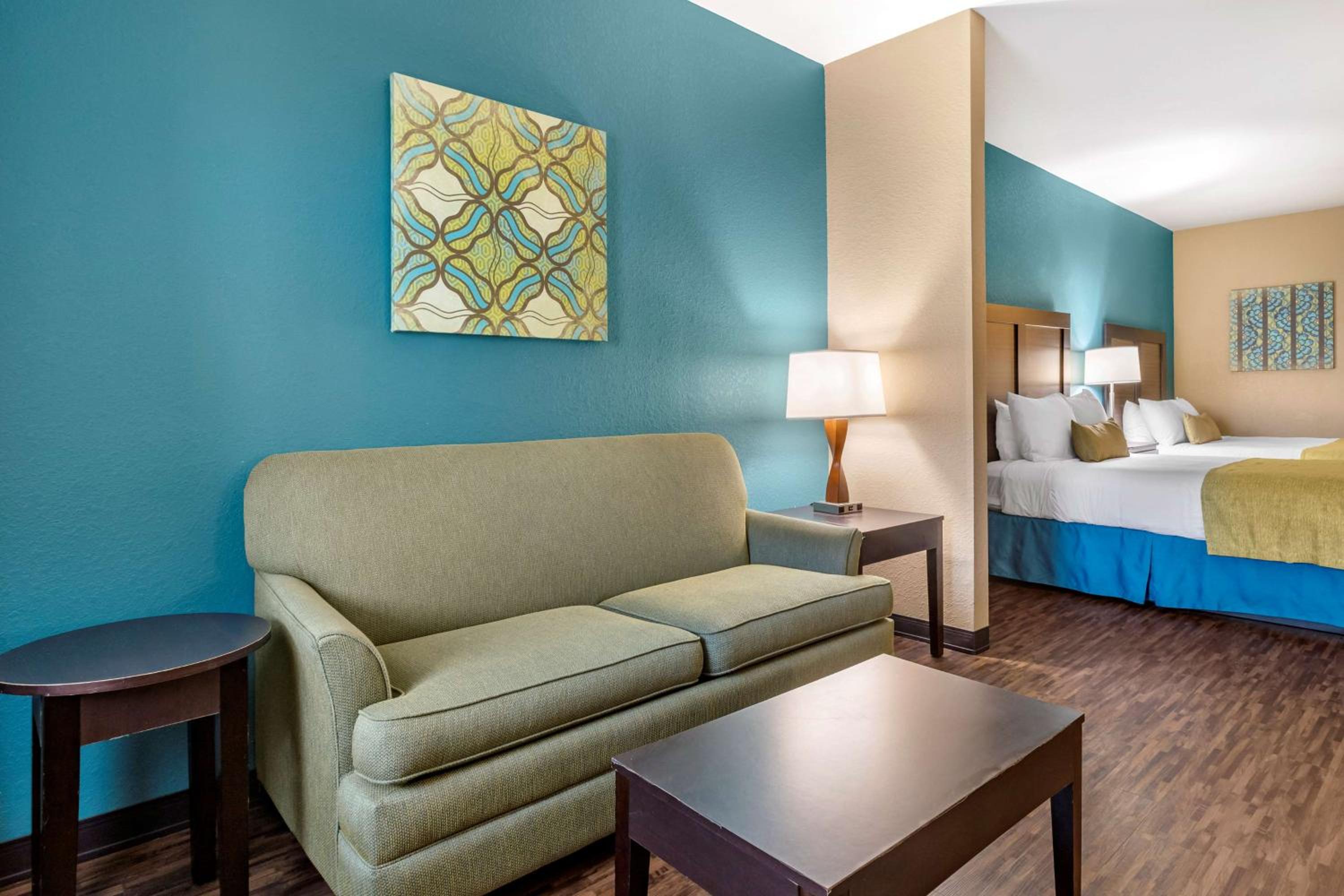 Queen Suite with Two Queen Beds - Disability Access photo 3