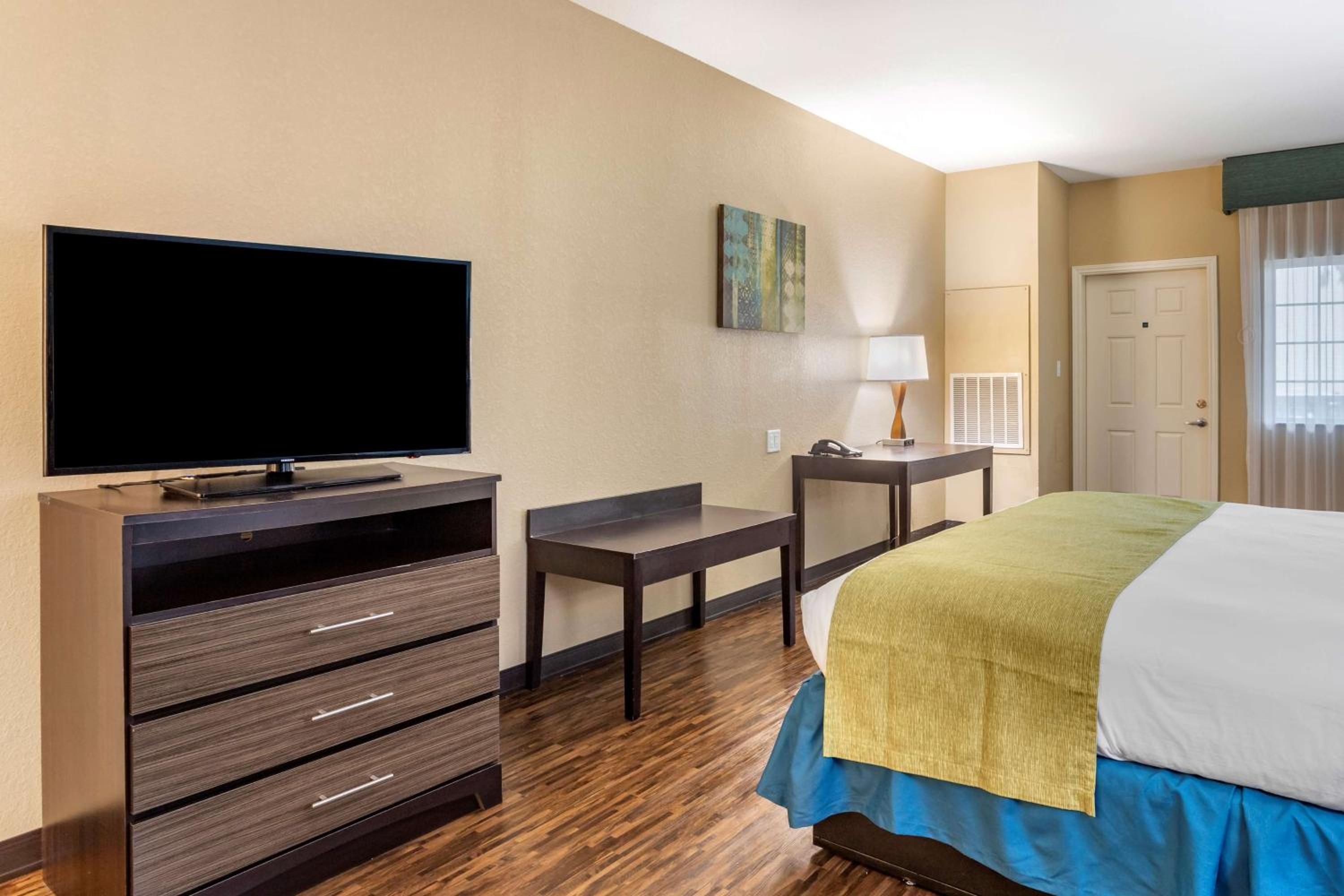 King Suite with Ocean View photo 3