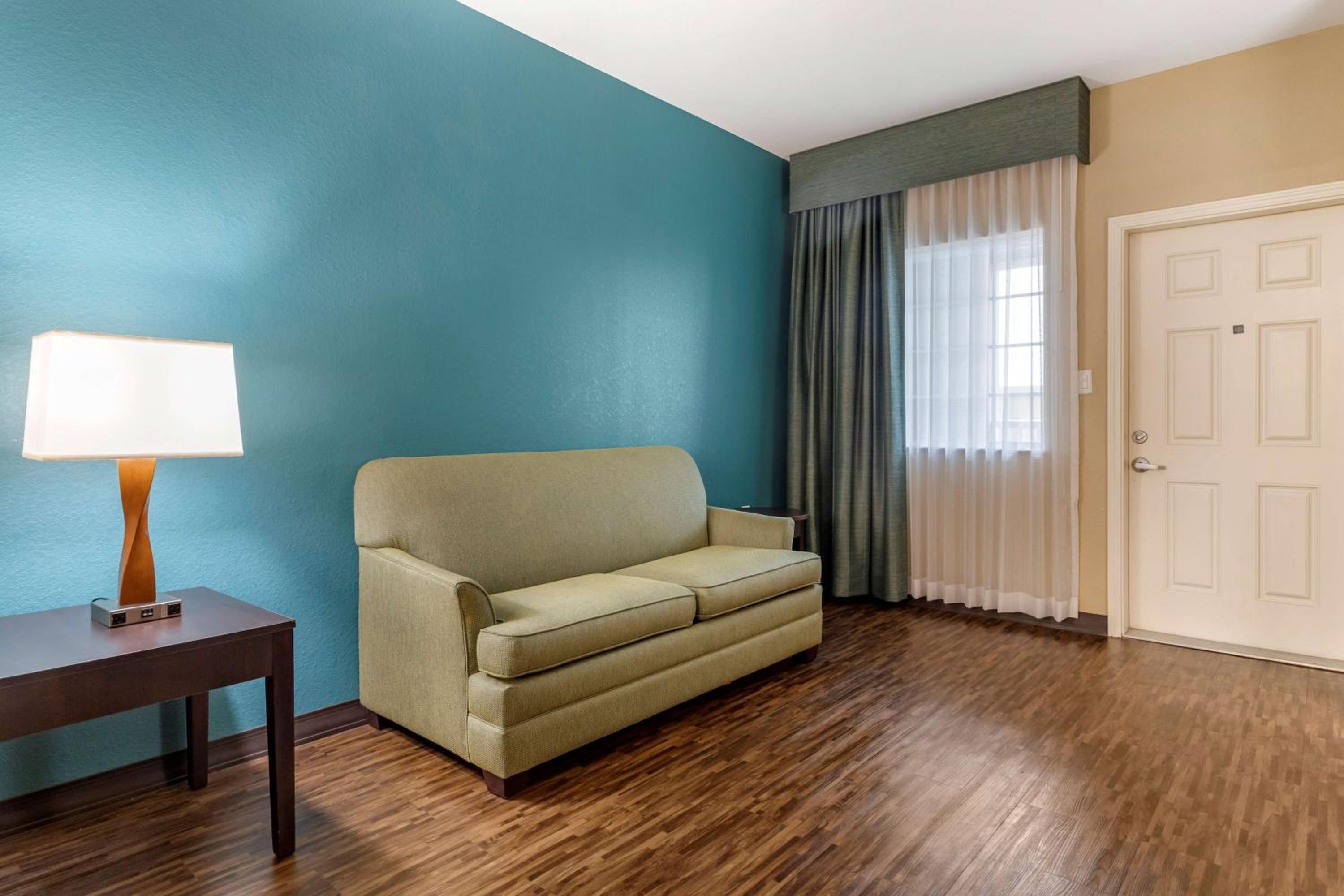 King Suite with Roll - In Shower - Mobility Access photo 2