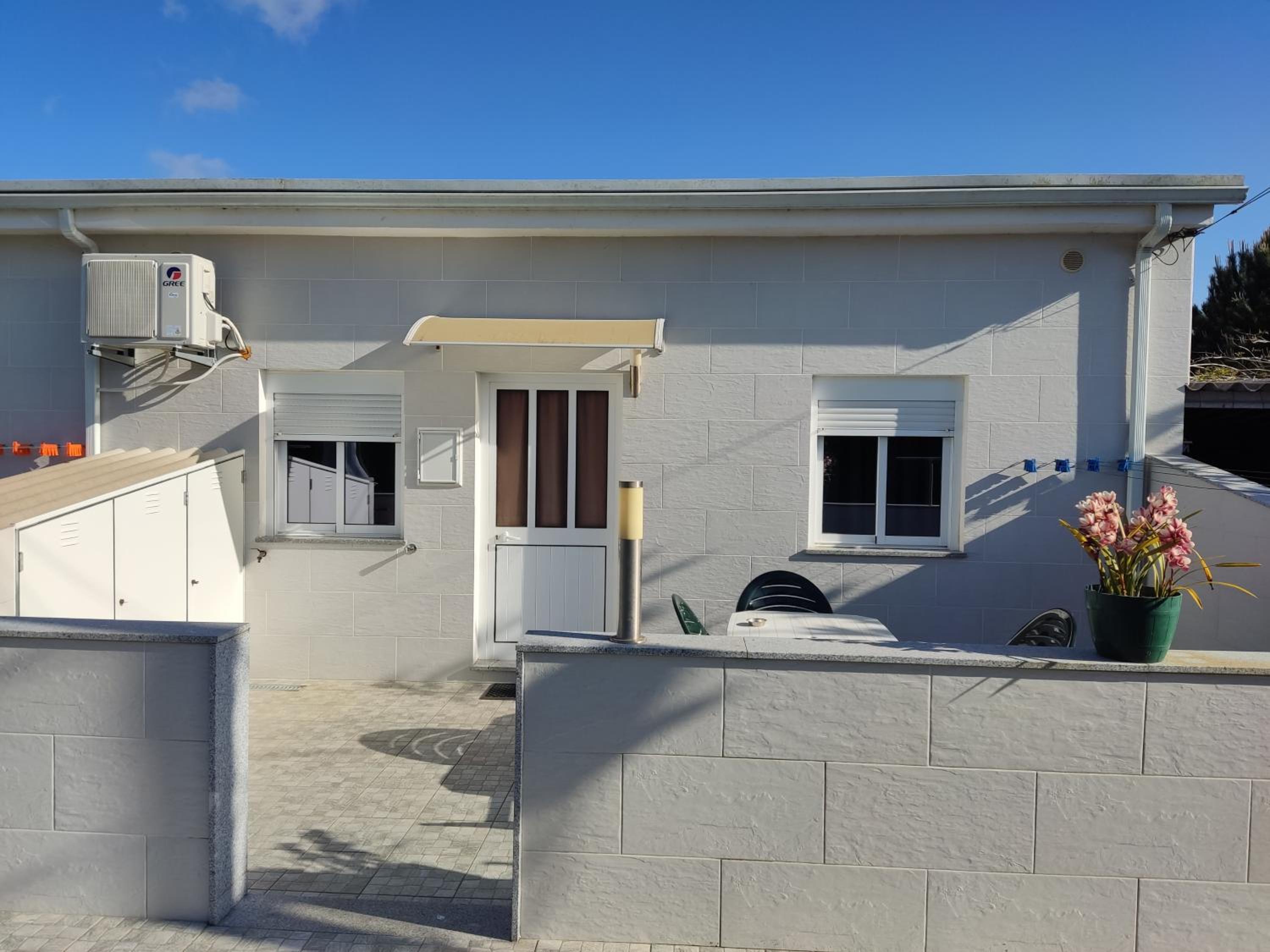 Two-Bedroom House - Photo 17