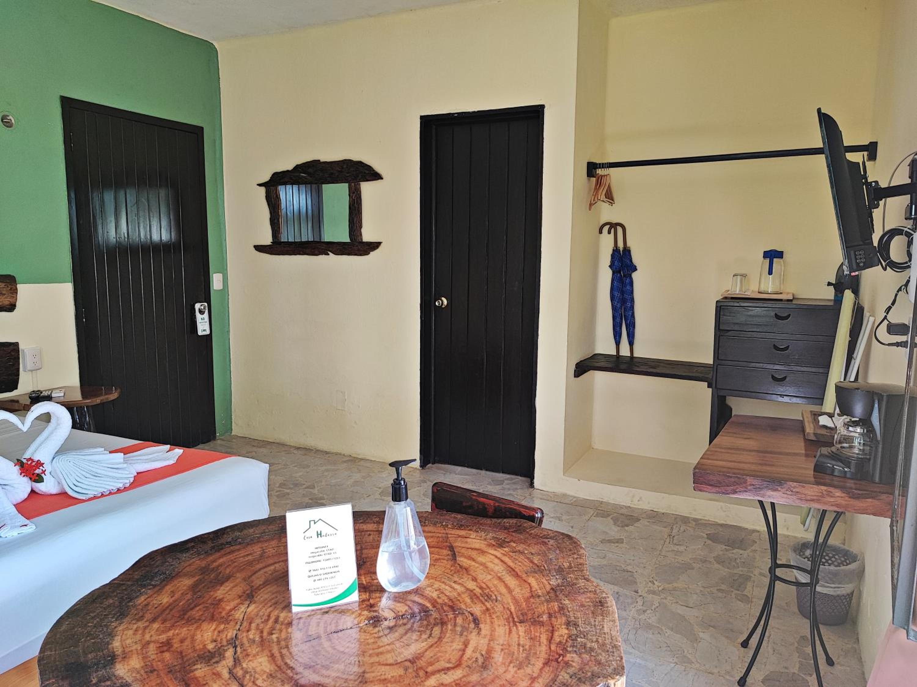 Double Room with Garden View - Photo 8
