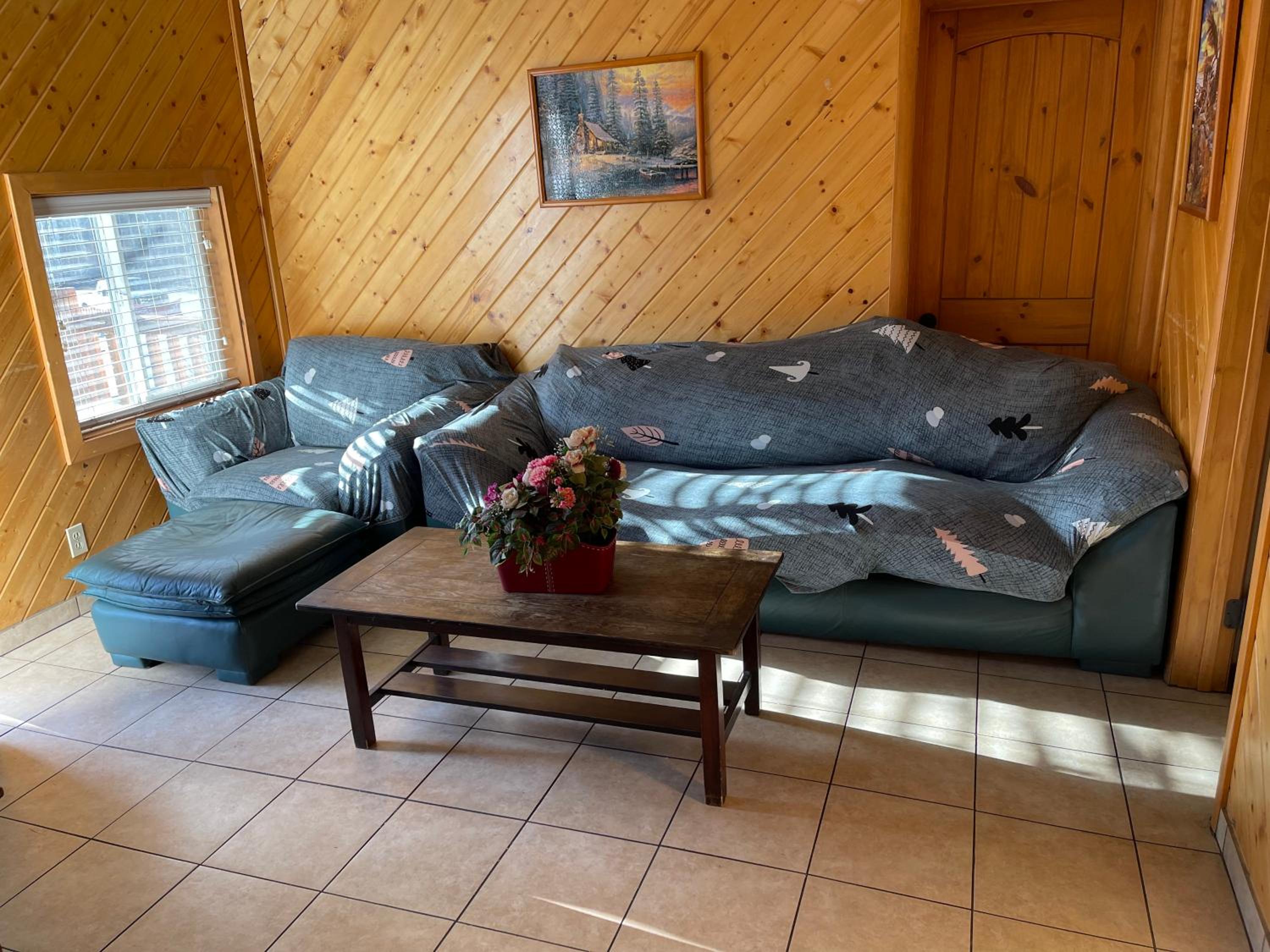 Two-Bedroom Suite - Photo 4