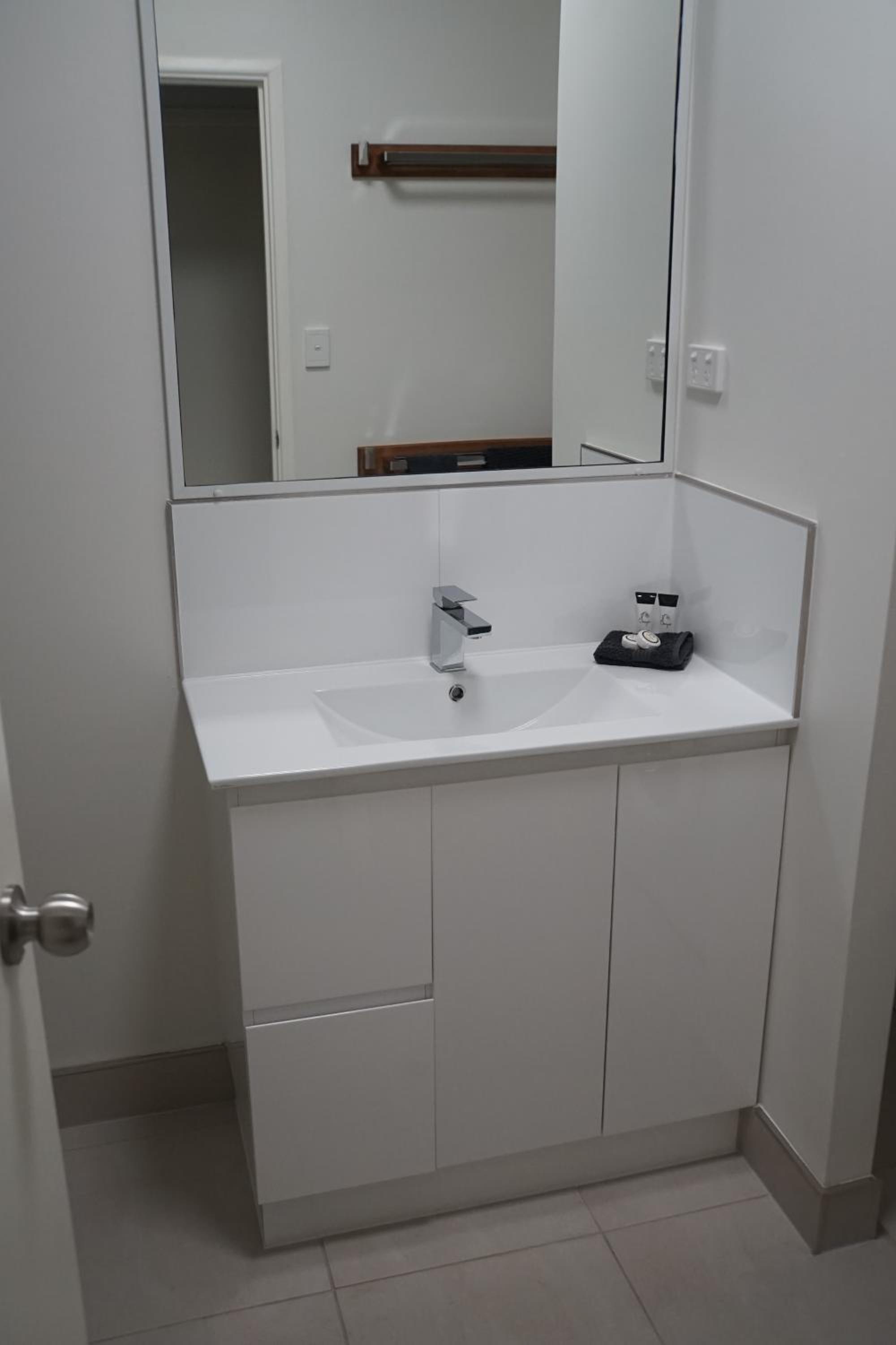 One-Bedroom Apartment with Ocean View - Photo 17