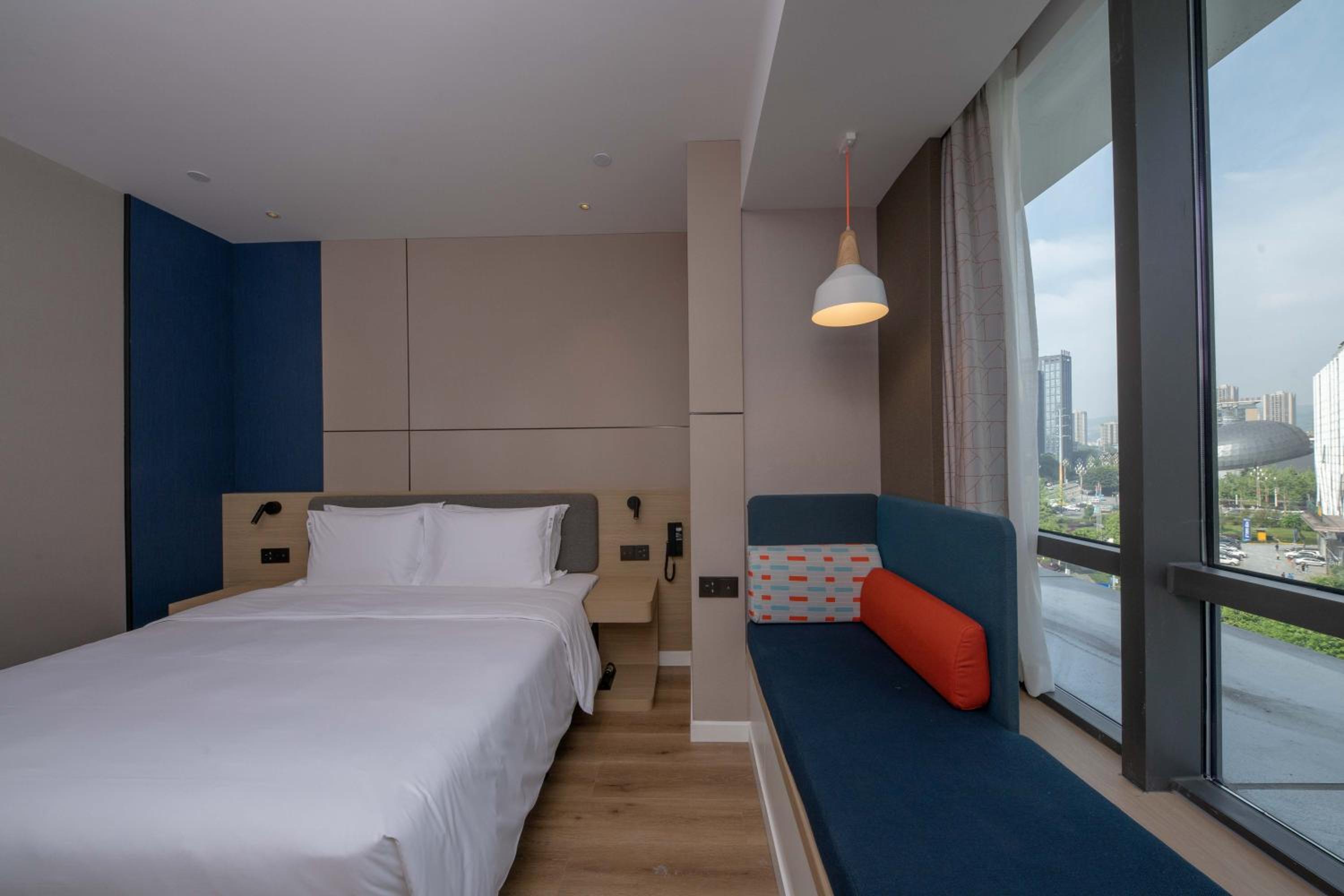 Standard King Room - Photo 6