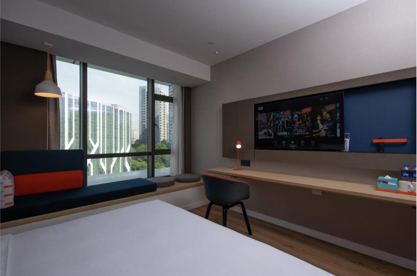 Standard King Room with Extra Floor Space photo 2