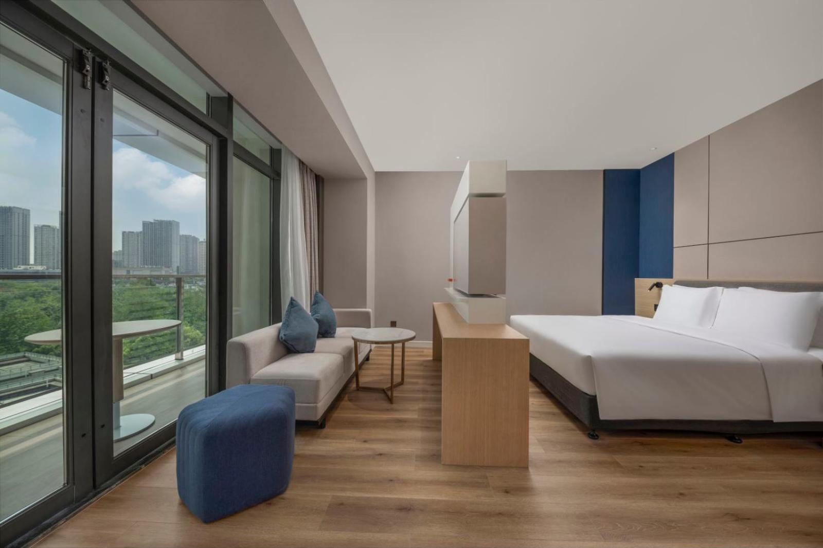 Large Standard Triple Room photo 3