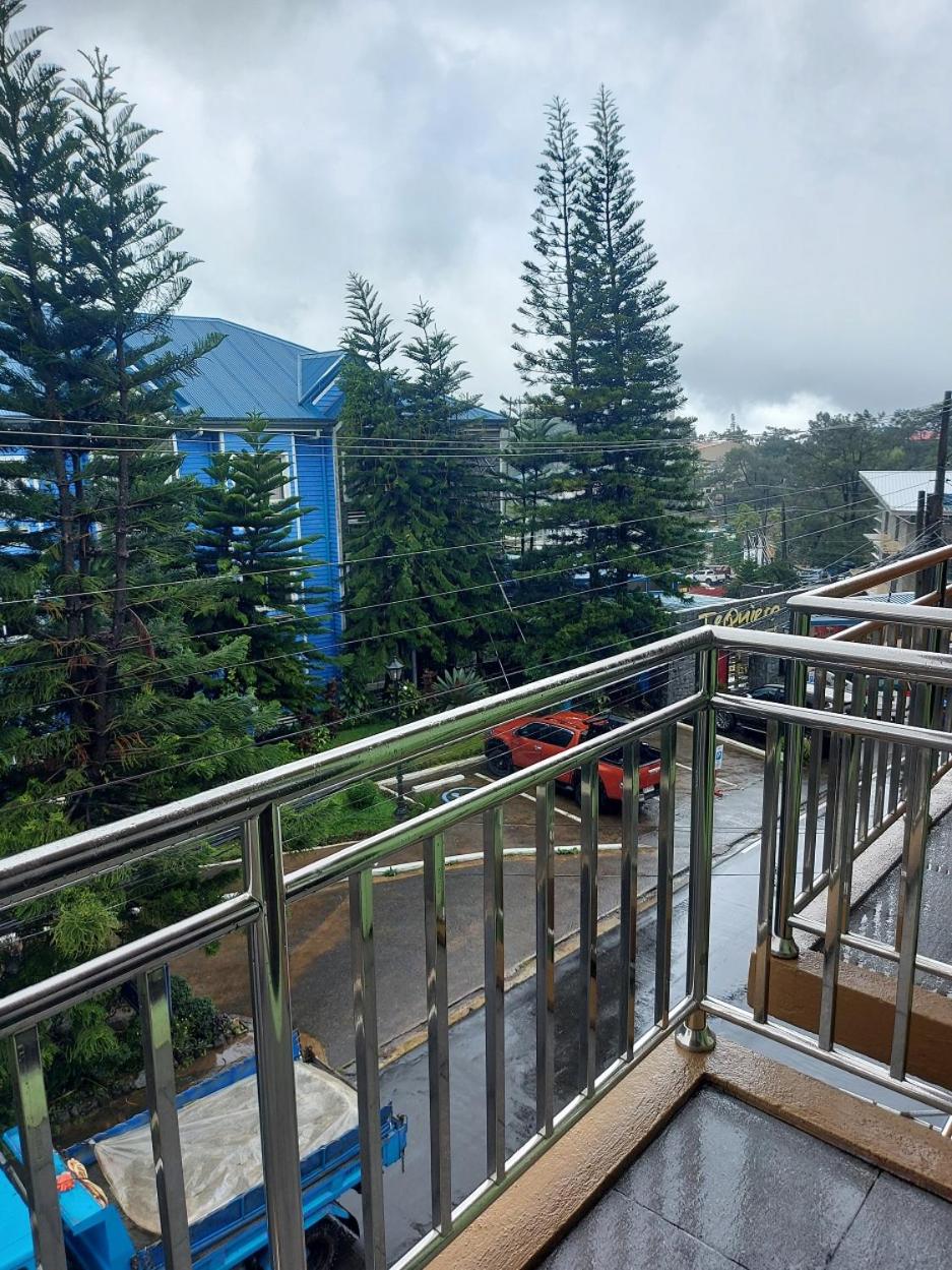 Quadruple Room with Balcony - Photo 4