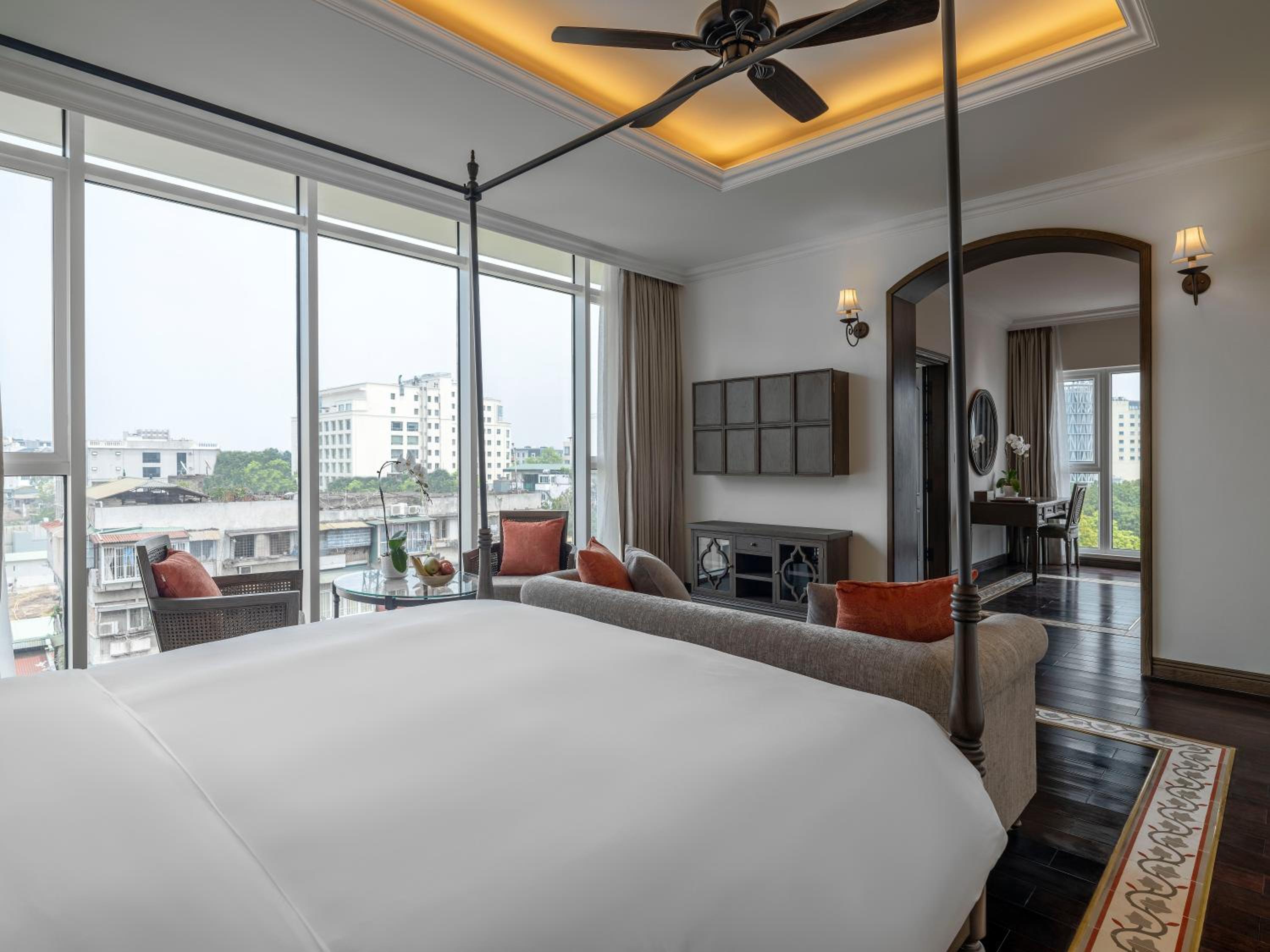 Executive Suite thumbnail 6
