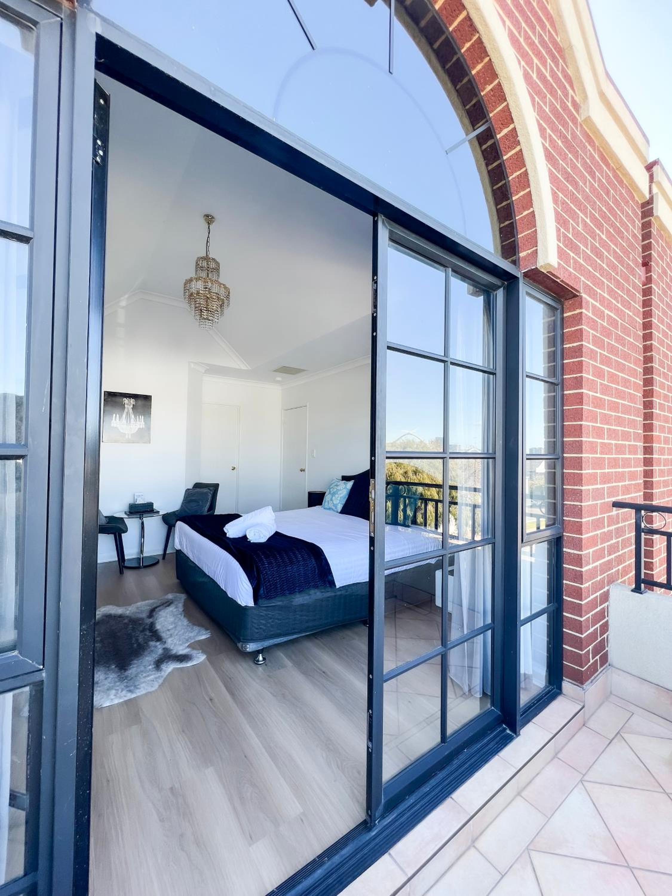 King Suite with Balcony photo 2