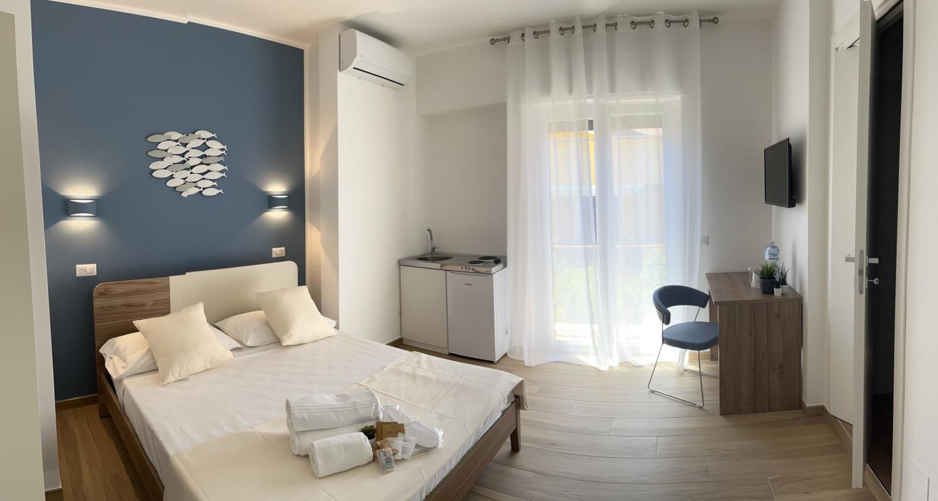 Deluxe Room (2 Adults + 1 Child)