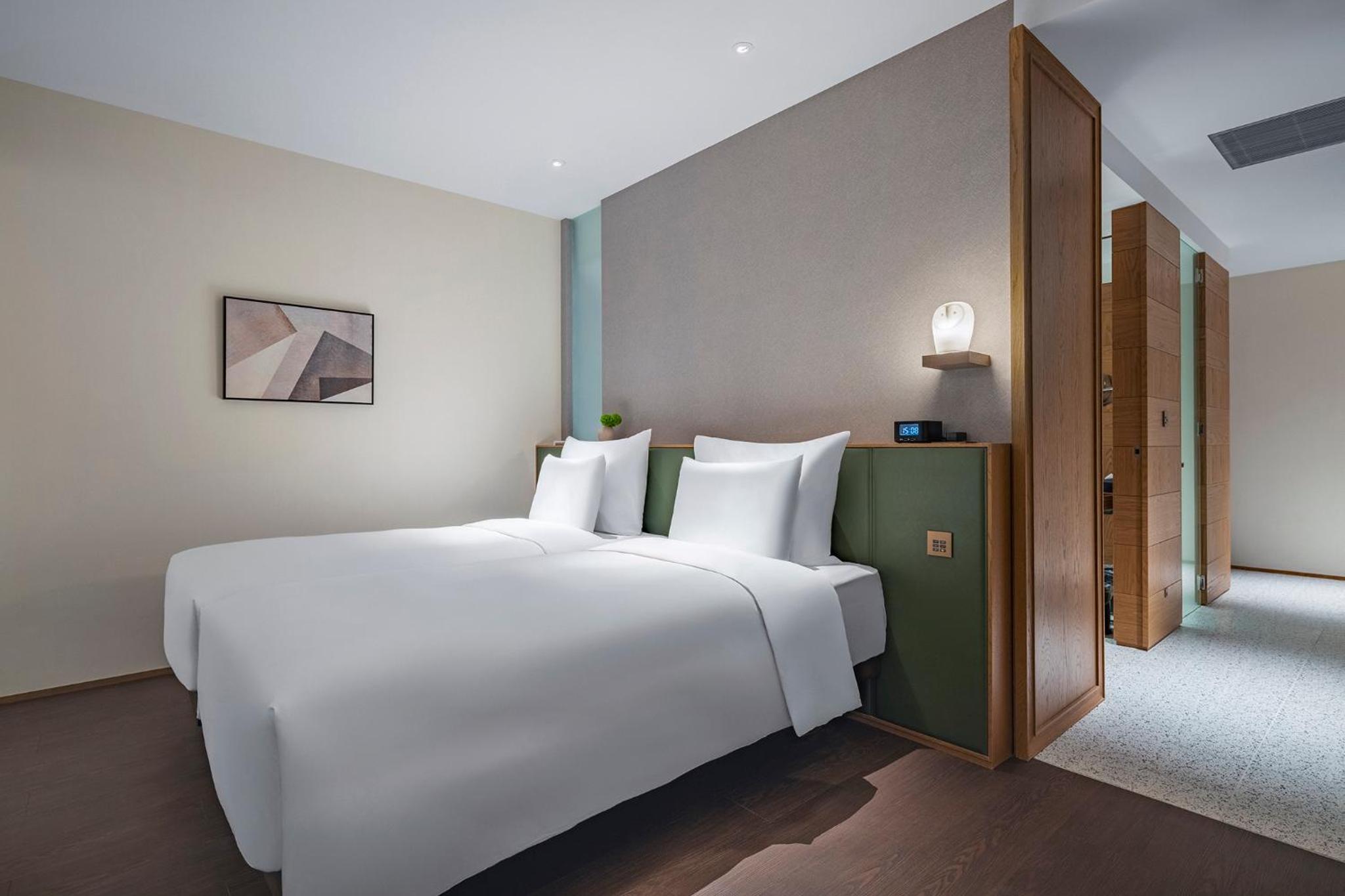 Corner Twin Room